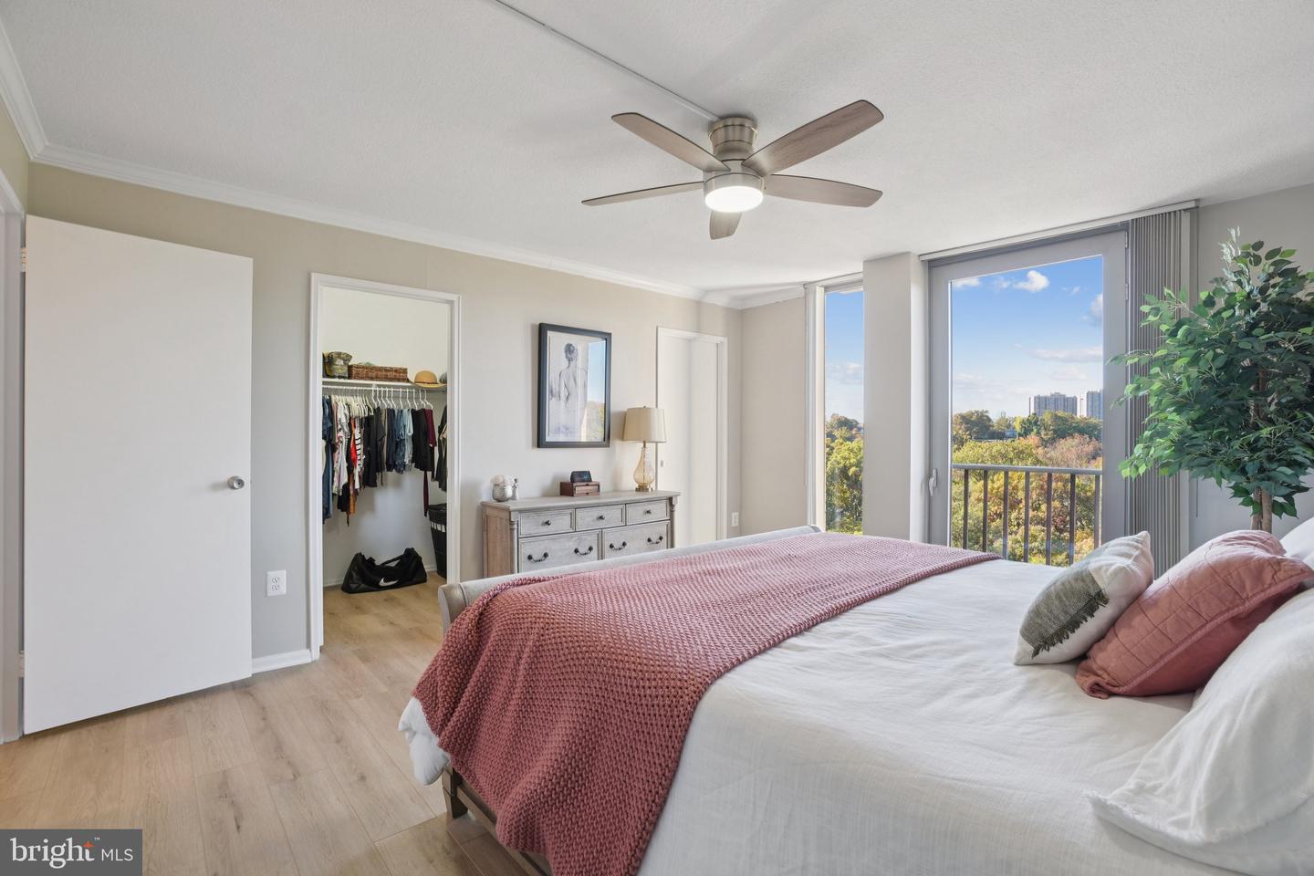 4600 S FOUR MILE RUN DR #842, ARLINGTON, Virginia 22204, 1 Bedroom Bedrooms, 1 Room Rooms,1 BathroomBathrooms,Residential,For sale,4600 S FOUR MILE RUN DR #842,VAAR2065004 MLS # VAAR2065004 4600 S FOUR MILE RUN DR #842, ARLINGTON, Virginia 22204, 1 Bedroom Bedrooms, 1 Room Rooms,1 BathroomBathrooms,Residential,For sale,4600 S FOUR MILE RUN DR #842,VAAR2065004 MLS # VAAR2065004