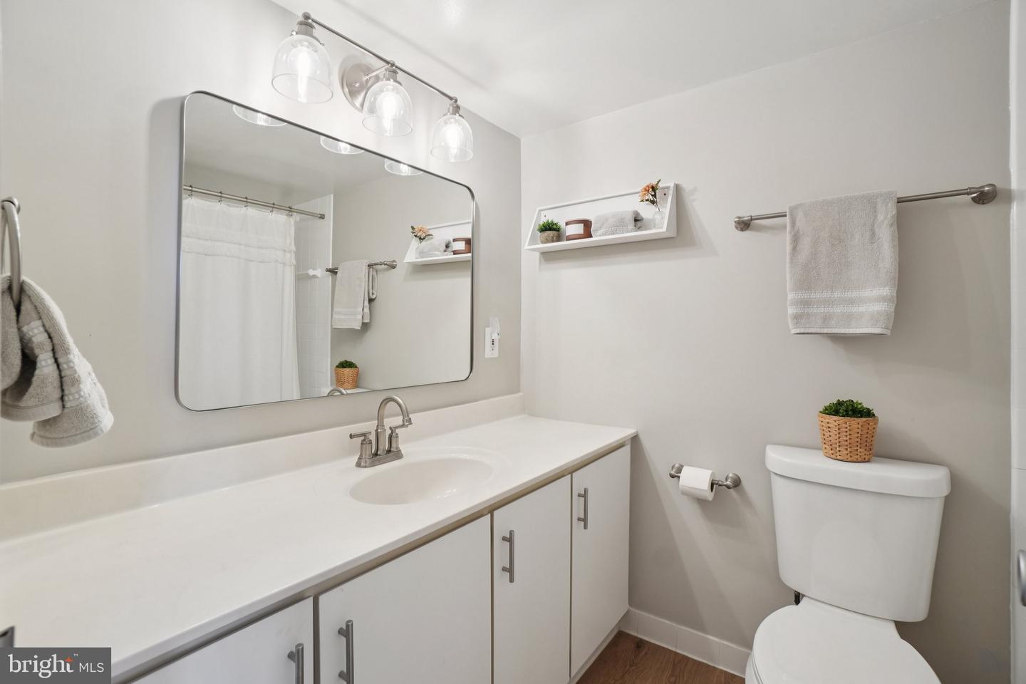 4600 S FOUR MILE RUN DR #842, ARLINGTON, Virginia 22204, 1 Bedroom Bedrooms, 1 Room Rooms,1 BathroomBathrooms,Residential,For sale,4600 S FOUR MILE RUN DR #842,VAAR2065004 MLS # VAAR2065004 4600 S FOUR MILE RUN DR #842, ARLINGTON, Virginia 22204, 1 Bedroom Bedrooms, 1 Room Rooms,1 BathroomBathrooms,Residential,For sale,4600 S FOUR MILE RUN DR #842,VAAR2065004 MLS # VAAR2065004