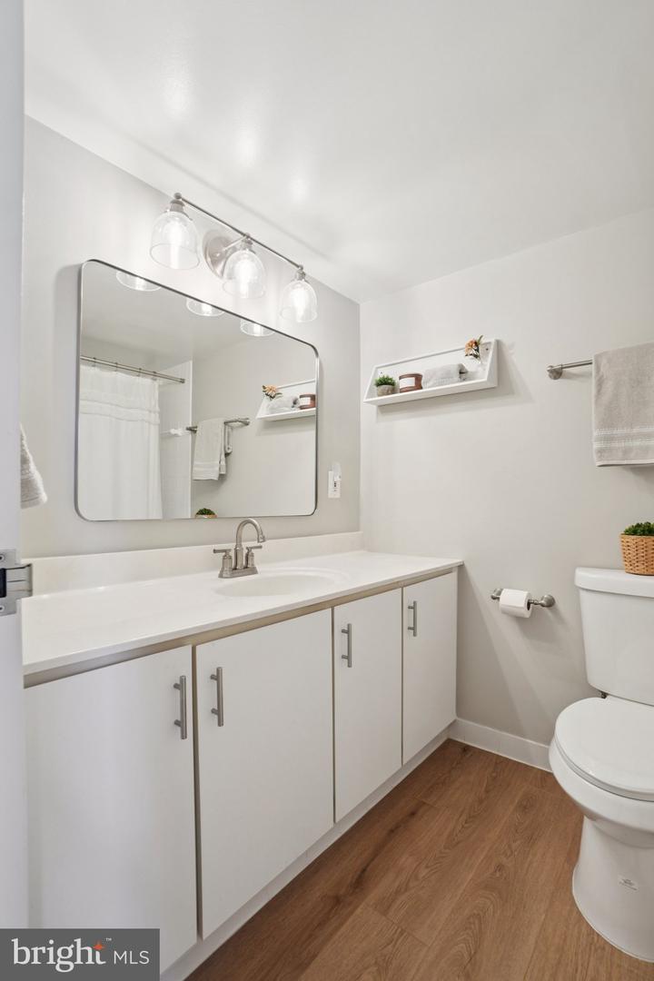 4600 S FOUR MILE RUN DR #842, ARLINGTON, Virginia 22204, 1 Bedroom Bedrooms, 1 Room Rooms,1 BathroomBathrooms,Residential,For sale,4600 S FOUR MILE RUN DR #842,VAAR2065004 MLS # VAAR2065004 4600 S FOUR MILE RUN DR #842, ARLINGTON, Virginia 22204, 1 Bedroom Bedrooms, 1 Room Rooms,1 BathroomBathrooms,Residential,For sale,4600 S FOUR MILE RUN DR #842,VAAR2065004 MLS # VAAR2065004