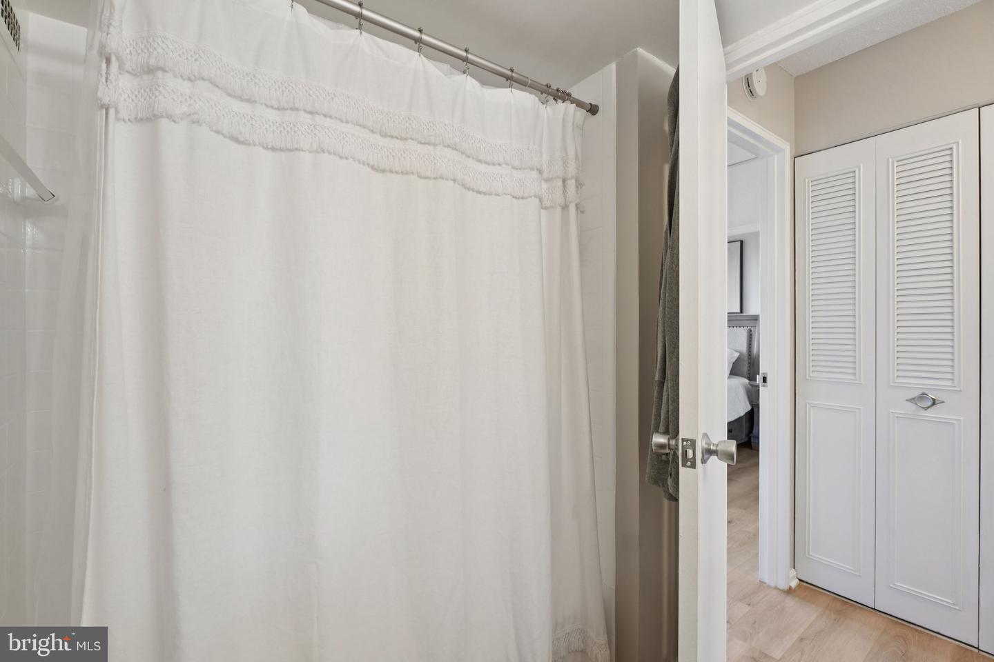 4600 S FOUR MILE RUN DR #842, ARLINGTON, Virginia 22204, 1 Bedroom Bedrooms, 1 Room Rooms,1 BathroomBathrooms,Residential,For sale,4600 S FOUR MILE RUN DR #842,VAAR2065004 MLS # VAAR2065004 4600 S FOUR MILE RUN DR #842, ARLINGTON, Virginia 22204, 1 Bedroom Bedrooms, 1 Room Rooms,1 BathroomBathrooms,Residential,For sale,4600 S FOUR MILE RUN DR #842,VAAR2065004 MLS # VAAR2065004