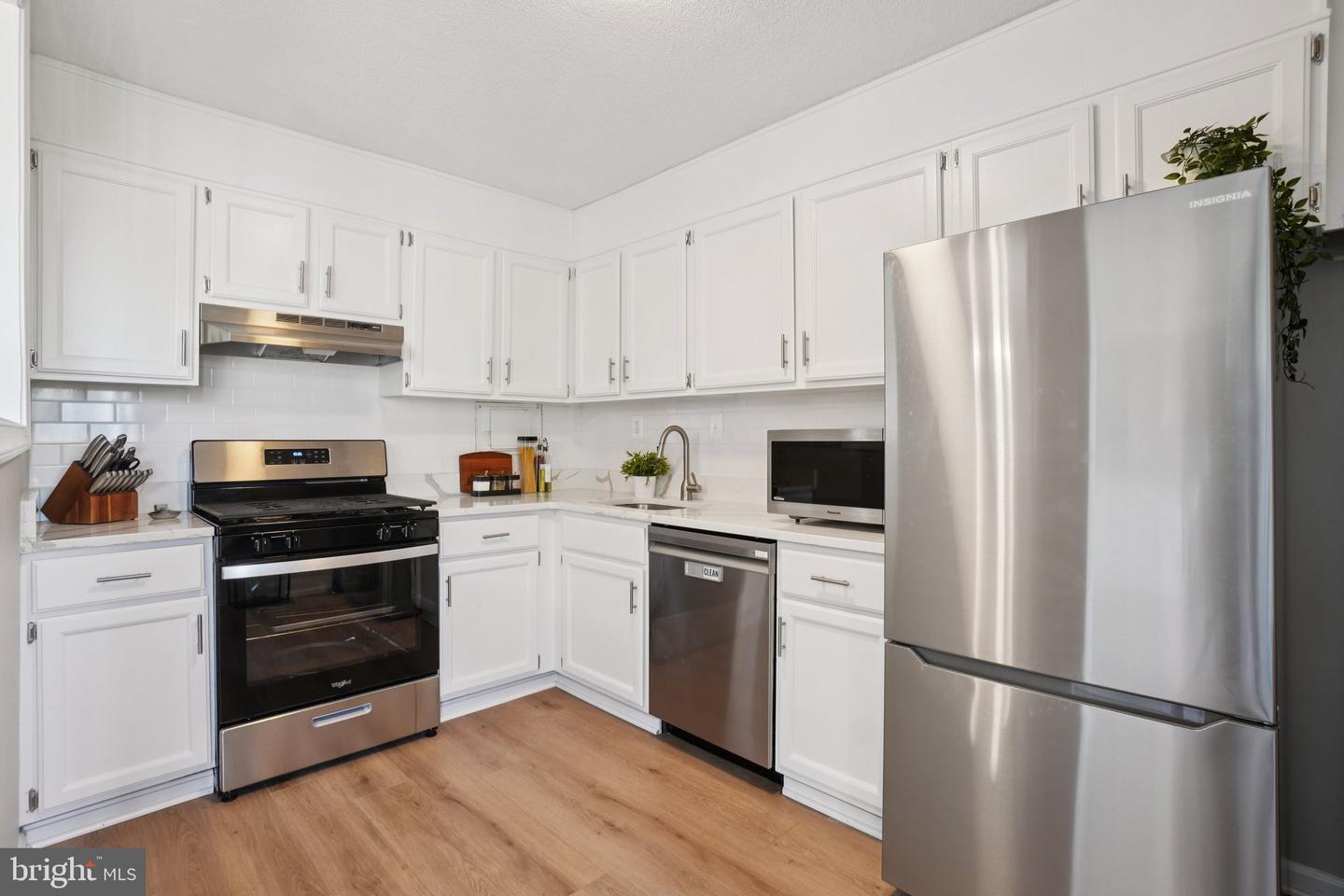4600 S FOUR MILE RUN DR #842, ARLINGTON, Virginia 22204, 1 Bedroom Bedrooms, 1 Room Rooms,1 BathroomBathrooms,Residential,For sale,4600 S FOUR MILE RUN DR #842,VAAR2065004 MLS # VAAR2065004 4600 S FOUR MILE RUN DR #842, ARLINGTON, Virginia 22204, 1 Bedroom Bedrooms, 1 Room Rooms,1 BathroomBathrooms,Residential,For sale,4600 S FOUR MILE RUN DR #842,VAAR2065004 MLS # VAAR2065004