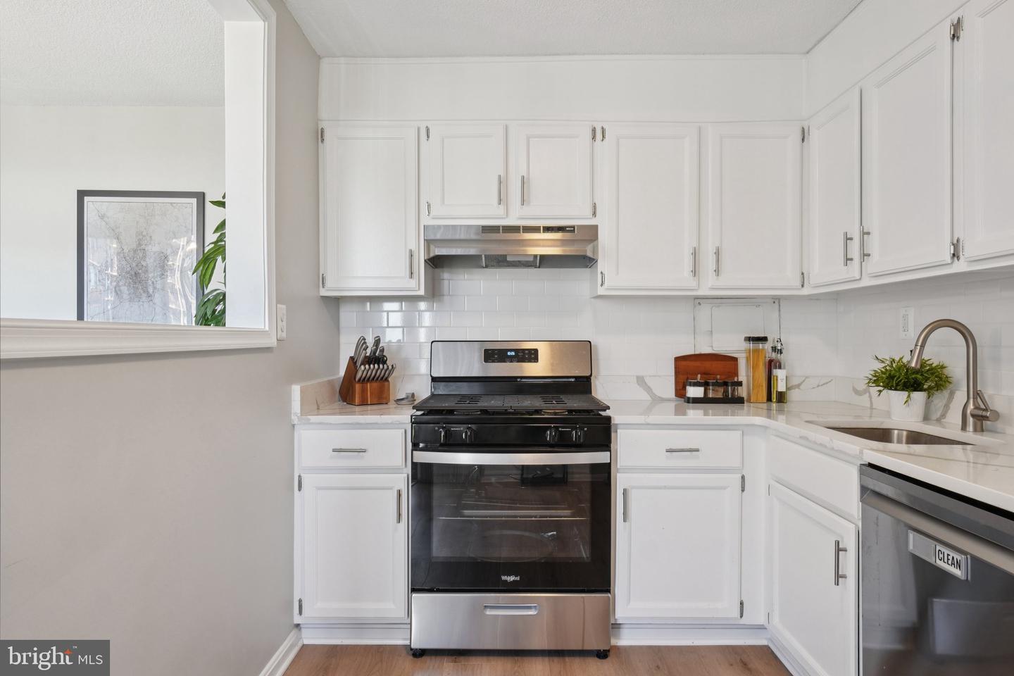 4600 S FOUR MILE RUN DR #842, ARLINGTON, Virginia 22204, 1 Bedroom Bedrooms, 1 Room Rooms,1 BathroomBathrooms,Residential,For sale,4600 S FOUR MILE RUN DR #842,VAAR2065004 MLS # VAAR2065004 4600 S FOUR MILE RUN DR #842, ARLINGTON, Virginia 22204, 1 Bedroom Bedrooms, 1 Room Rooms,1 BathroomBathrooms,Residential,For sale,4600 S FOUR MILE RUN DR #842,VAAR2065004 MLS # VAAR2065004