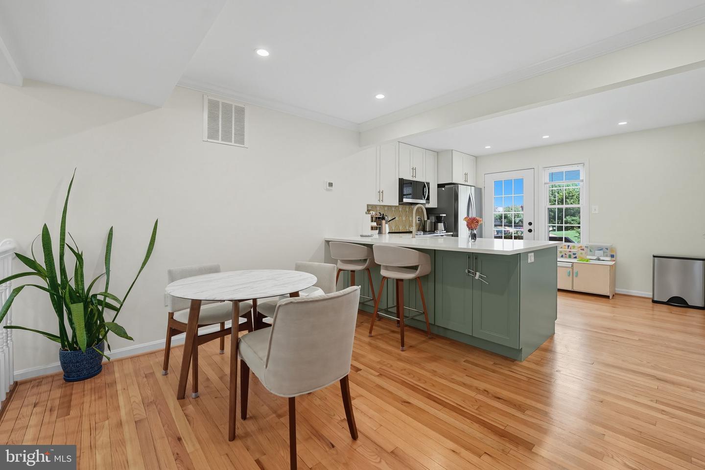 2732 FRANKLIN CT, ALEXANDRIA, Virginia 22302, 3 Bedrooms Bedrooms, ,3 BathroomsBathrooms,Residential,For sale,2732 FRANKLIN CT,VAAX2050916 MLS # VAAX2050916 2732 FRANKLIN CT, ALEXANDRIA, Virginia 22302, 3 Bedrooms Bedrooms, ,3 BathroomsBathrooms,Residential,For sale,2732 FRANKLIN CT,VAAX2050916 MLS # VAAX2050916