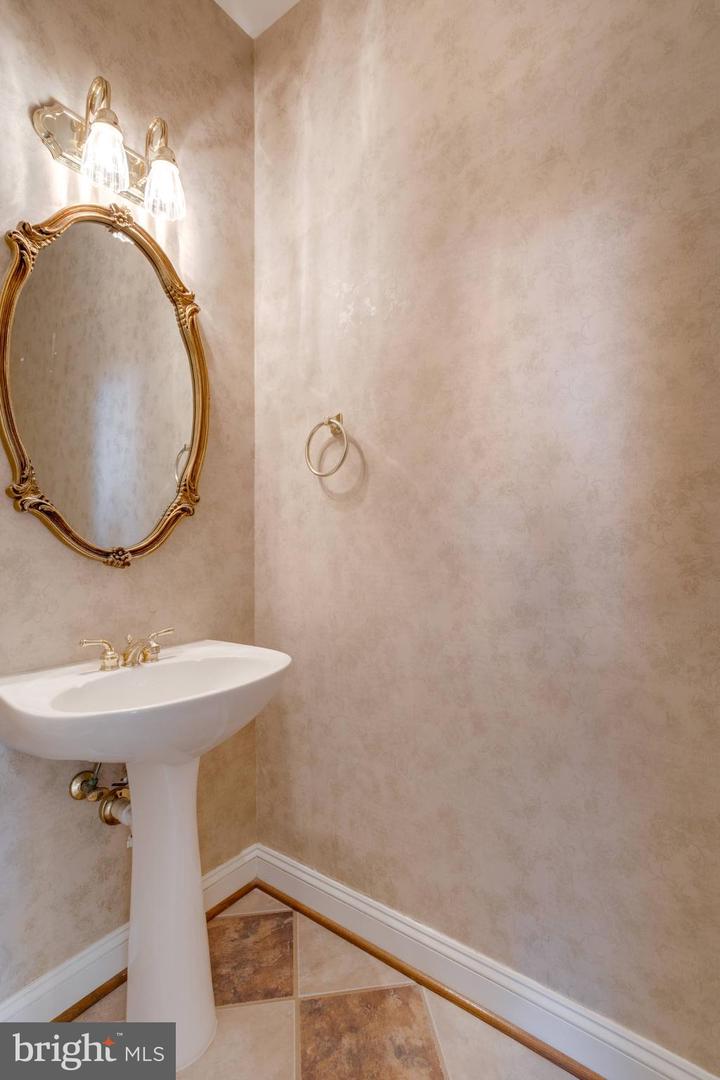 9370 COLBERT CT, FAIRFAX, Virginia 22032, 4 Bedrooms Bedrooms, ,4 BathroomsBathrooms,Residential,For sale,9370 COLBERT CT,VAFX2274846 MLS # VAFX2274846 9370 COLBERT CT, FAIRFAX, Virginia 22032, 4 Bedrooms Bedrooms, ,4 BathroomsBathrooms,Residential,For sale,9370 COLBERT CT,VAFX2274846 MLS # VAFX2274846