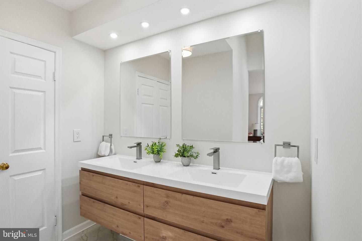 10231 ASPEN WILLOW DR, FAIRFAX, Virginia 22032, 4 Bedrooms Bedrooms, ,4 BathroomsBathrooms,Residential,For sale,10231 ASPEN WILLOW DR,VAFC2007208 MLS # VAFC2007208 10231 ASPEN WILLOW DR, FAIRFAX, Virginia 22032, 4 Bedrooms Bedrooms, ,4 BathroomsBathrooms,Residential,For sale,10231 ASPEN WILLOW DR,VAFC2007208 MLS # VAFC2007208