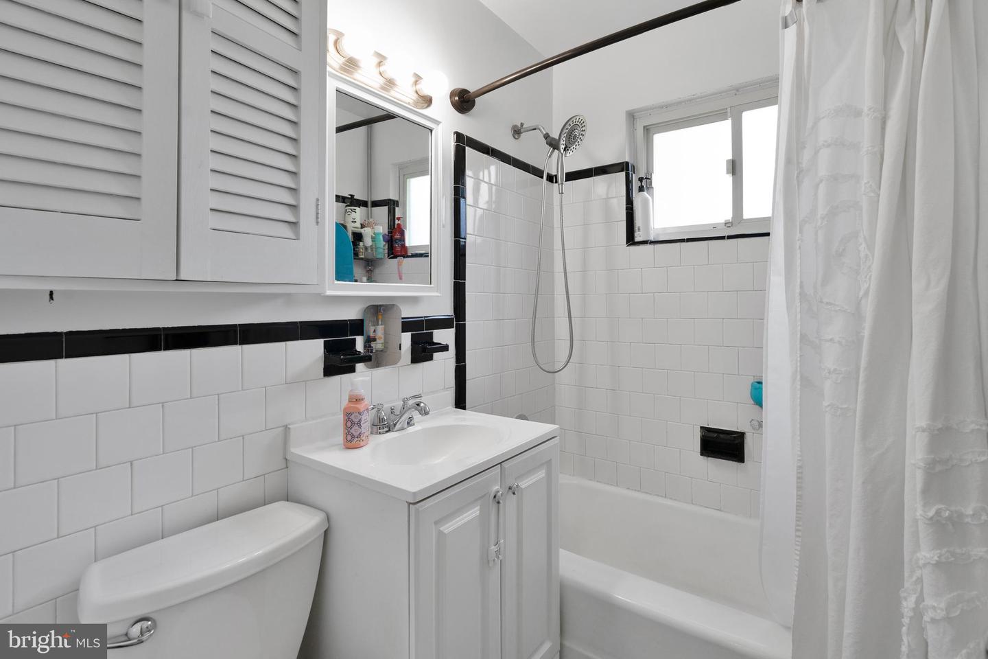 3252 HOLLY HILL DR, FALLS CHURCH, Virginia 22042, 4 Bedrooms Bedrooms, ,1 BathroomBathrooms,Residential,For sale,3252 HOLLY HILL DR,VAFX2275086 MLS # VAFX2275086 3252 HOLLY HILL DR, FALLS CHURCH, Virginia 22042, 4 Bedrooms Bedrooms, ,1 BathroomBathrooms,Residential,For sale,3252 HOLLY HILL DR,VAFX2275086 MLS # VAFX2275086