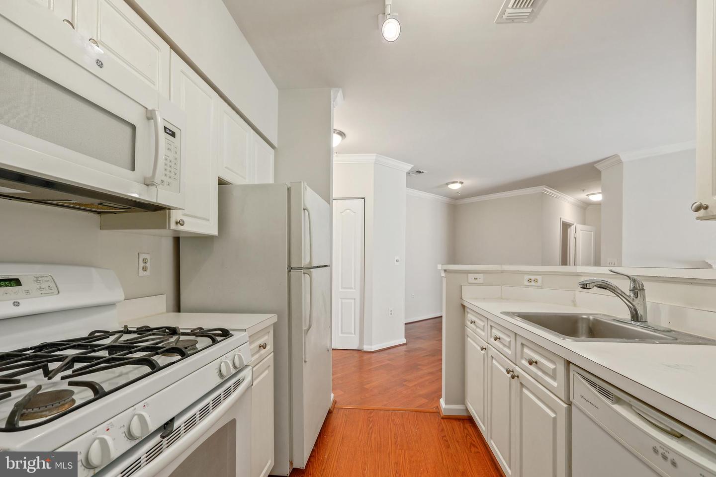 12913 ALTON SQ #210, HERNDON, Virginia 20170, 2 Bedrooms Bedrooms, ,2 BathroomsBathrooms,Residential,For sale,12913 ALTON SQ #210,VAFX2275228 MLS # VAFX2275228 12913 ALTON SQ #210, HERNDON, Virginia 20170, 2 Bedrooms Bedrooms, ,2 BathroomsBathrooms,Residential,For sale,12913 ALTON SQ #210,VAFX2275228 MLS # VAFX2275228