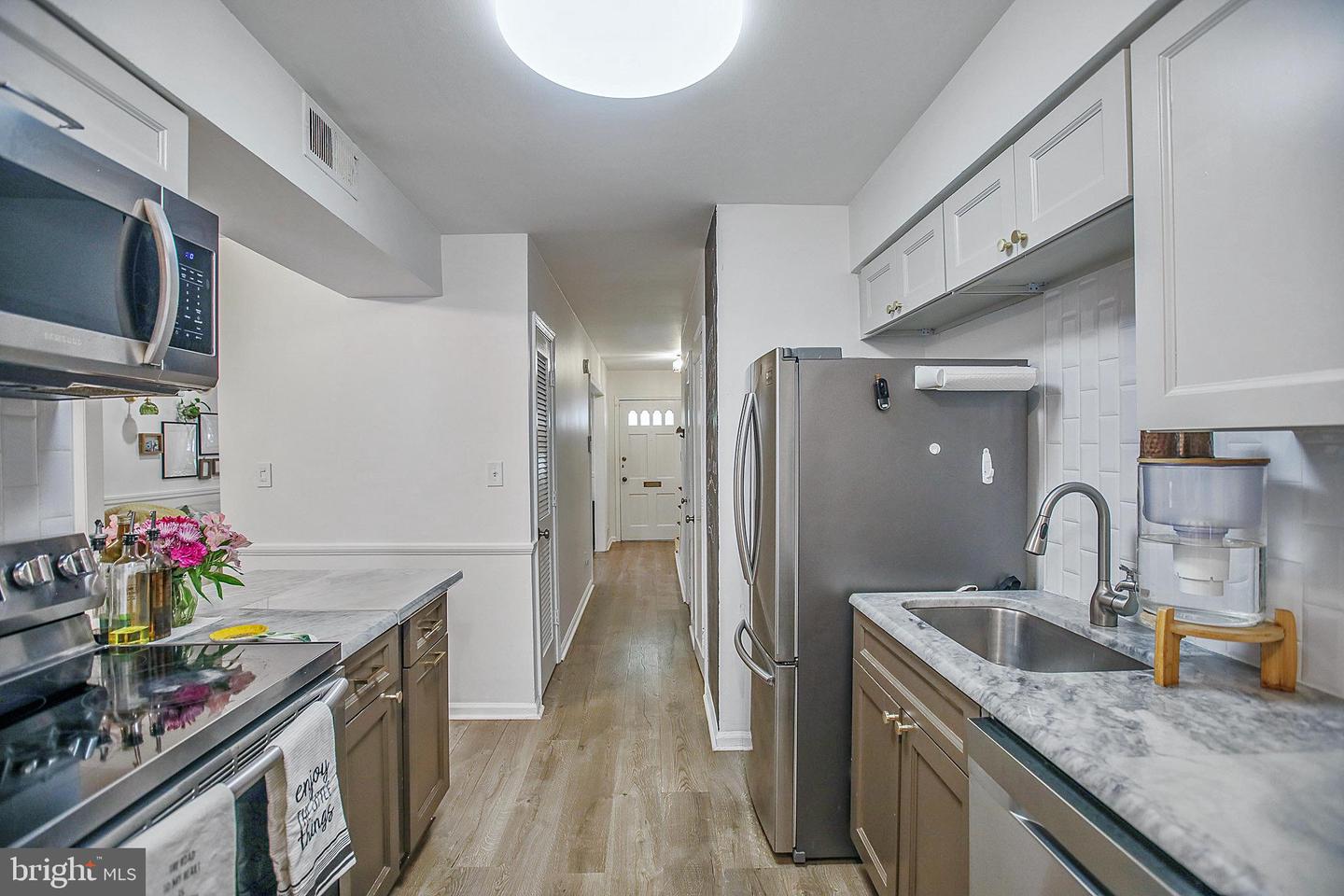 8145 CARRLEIGH PKWY, SPRINGFIELD, Virginia 22152, 2 Bedrooms Bedrooms, ,1 BathroomBathrooms,Residential,For sale,8145 CARRLEIGH PKWY,VAFX2275260 MLS # VAFX2275260 8145 CARRLEIGH PKWY, SPRINGFIELD, Virginia 22152, 2 Bedrooms Bedrooms, ,1 BathroomBathrooms,Residential,For sale,8145 CARRLEIGH PKWY,VAFX2275260 MLS # VAFX2275260