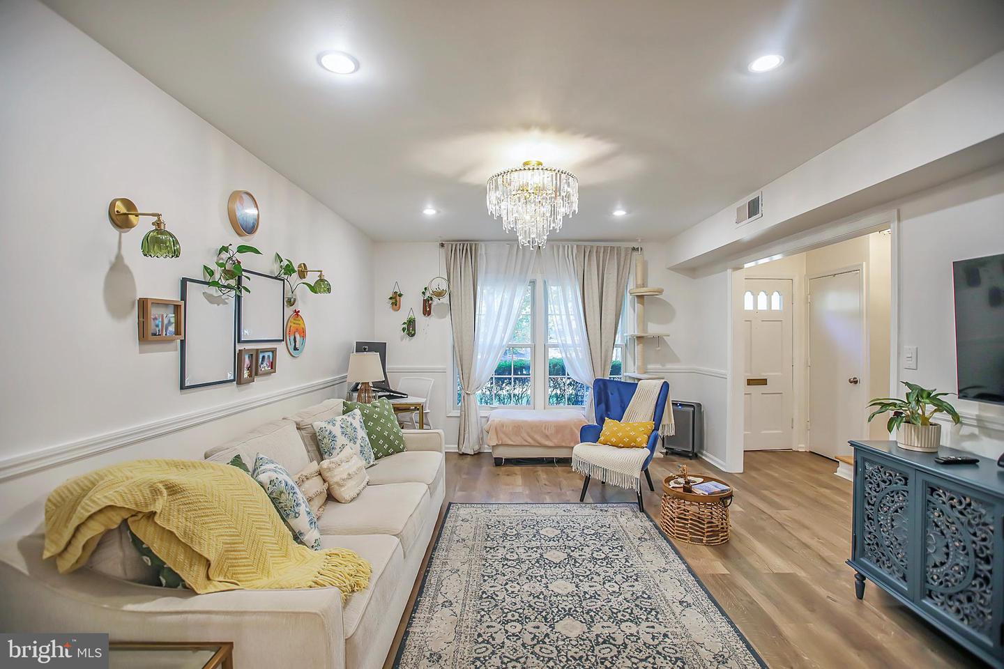 8145 CARRLEIGH PKWY, SPRINGFIELD, Virginia 22152, 2 Bedrooms Bedrooms, ,1 BathroomBathrooms,Residential,For sale,8145 CARRLEIGH PKWY,VAFX2275260 MLS # VAFX2275260 8145 CARRLEIGH PKWY, SPRINGFIELD, Virginia 22152, 2 Bedrooms Bedrooms, ,1 BathroomBathrooms,Residential,For sale,8145 CARRLEIGH PKWY,VAFX2275260 MLS # VAFX2275260