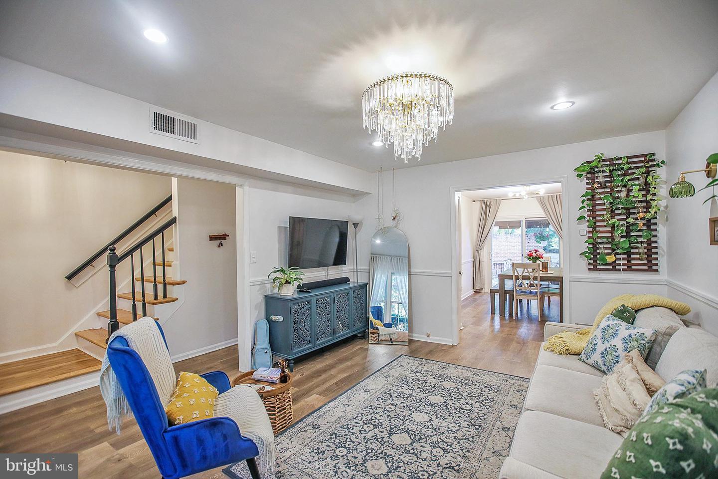 8145 CARRLEIGH PKWY, SPRINGFIELD, Virginia 22152, 2 Bedrooms Bedrooms, ,1 BathroomBathrooms,Residential,For sale,8145 CARRLEIGH PKWY,VAFX2275260 MLS # VAFX2275260 8145 CARRLEIGH PKWY, SPRINGFIELD, Virginia 22152, 2 Bedrooms Bedrooms, ,1 BathroomBathrooms,Residential,For sale,8145 CARRLEIGH PKWY,VAFX2275260 MLS # VAFX2275260