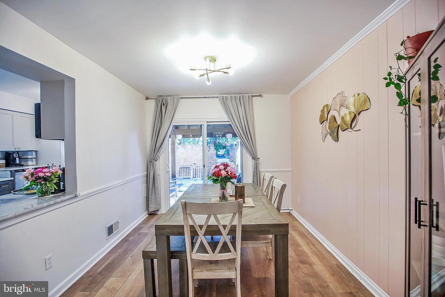 8145 CARRLEIGH PKWY, SPRINGFIELD, Virginia 22152, 2 Bedrooms Bedrooms, ,1 BathroomBathrooms,Residential,For sale,8145 CARRLEIGH PKWY,VAFX2275260 MLS # VAFX2275260 8145 CARRLEIGH PKWY, SPRINGFIELD, Virginia 22152, 2 Bedrooms Bedrooms, ,1 BathroomBathrooms,Residential,For sale,8145 CARRLEIGH PKWY,VAFX2275260 MLS # VAFX2275260
