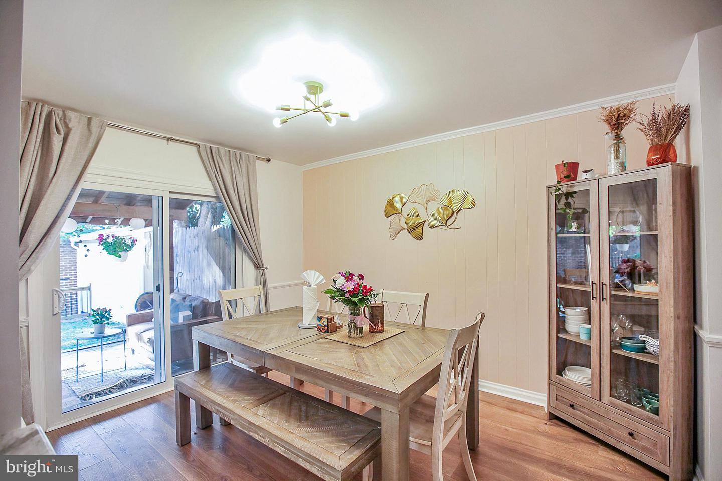 8145 CARRLEIGH PKWY, SPRINGFIELD, Virginia 22152, 2 Bedrooms Bedrooms, ,1 BathroomBathrooms,Residential,For sale,8145 CARRLEIGH PKWY,VAFX2275260 MLS # VAFX2275260 8145 CARRLEIGH PKWY, SPRINGFIELD, Virginia 22152, 2 Bedrooms Bedrooms, ,1 BathroomBathrooms,Residential,For sale,8145 CARRLEIGH PKWY,VAFX2275260 MLS # VAFX2275260