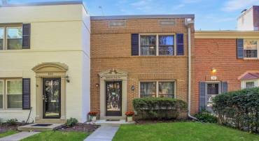 8145 CARRLEIGH PKWY, SPRINGFIELD, Virginia 22152, 2 Bedrooms Bedrooms, ,1 BathroomBathrooms,Residential,For sale,8145 CARRLEIGH PKWY,VAFX2275260 MLS # VAFX2275260