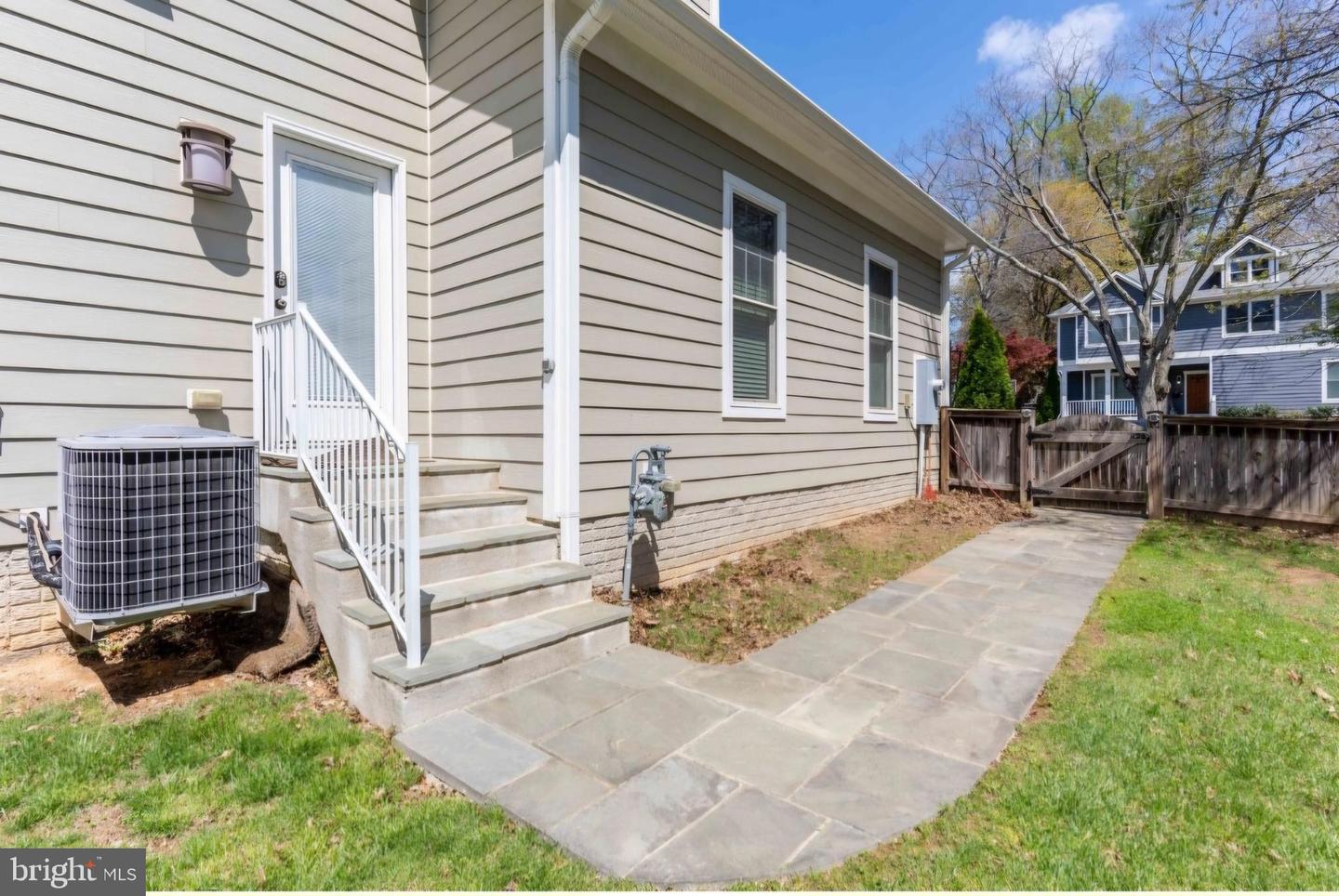 801 MEADOW LN SW, VIENNA, Virginia 22180, 6 Bedrooms Bedrooms, ,6 BathroomsBathrooms,Residential,For sale,801 MEADOW LN SW,VAFX2275326 MLS # VAFX2275326 801 MEADOW LN SW, VIENNA, Virginia 22180, 6 Bedrooms Bedrooms, ,6 BathroomsBathrooms,Residential,For sale,801 MEADOW LN SW,VAFX2275326 MLS # VAFX2275326