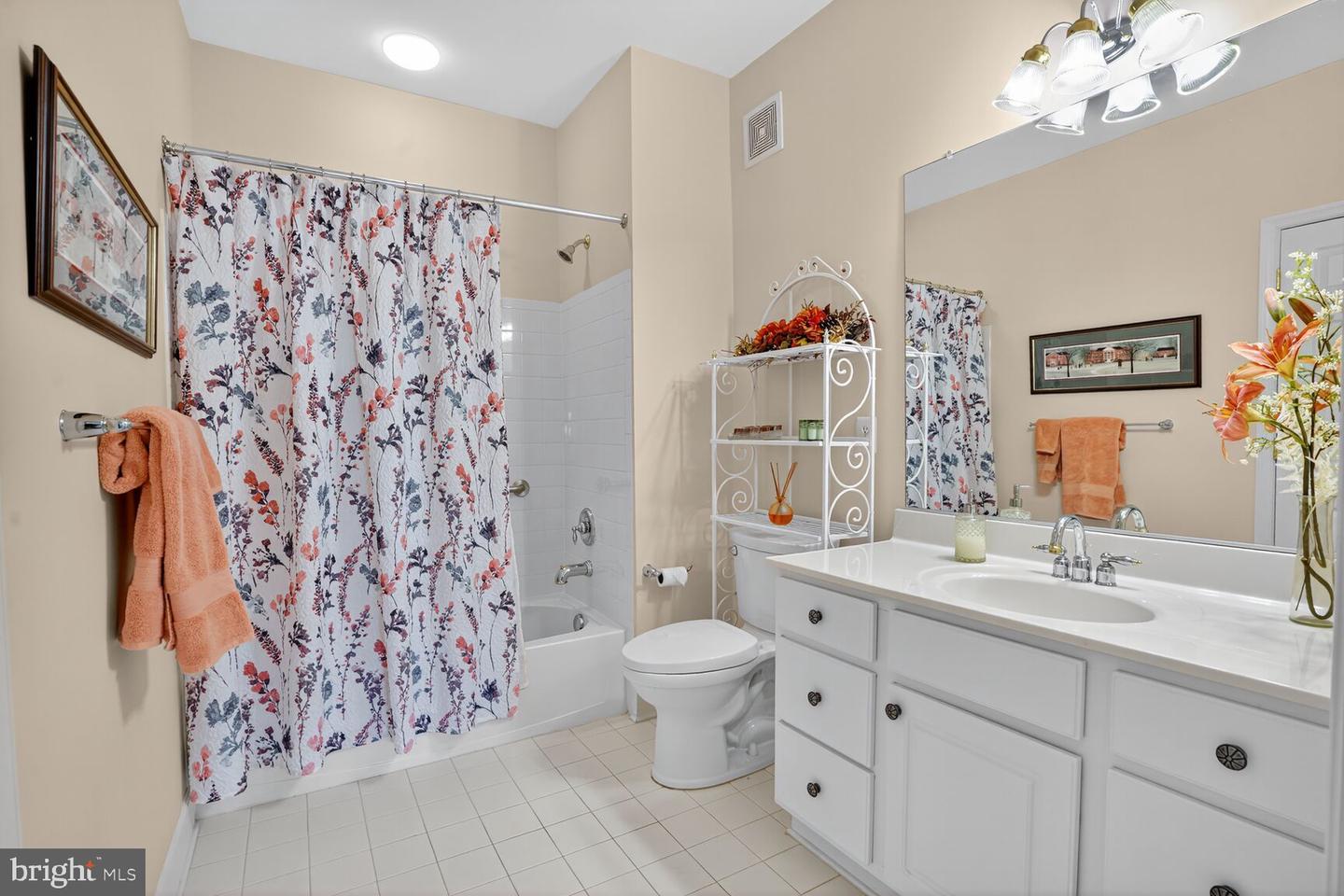 7065 HERITAGE HUNT DR #203, GAINESVILLE, Virginia 20155, 2 Bedrooms Bedrooms, ,2 BathroomsBathrooms,Residential,For sale,7065 HERITAGE HUNT DR #203,VAPW2106402 MLS # VAPW2106402 7065 HERITAGE HUNT DR #203, GAINESVILLE, Virginia 20155, 2 Bedrooms Bedrooms, ,2 BathroomsBathrooms,Residential,For sale,7065 HERITAGE HUNT DR #203,VAPW2106402 MLS # VAPW2106402