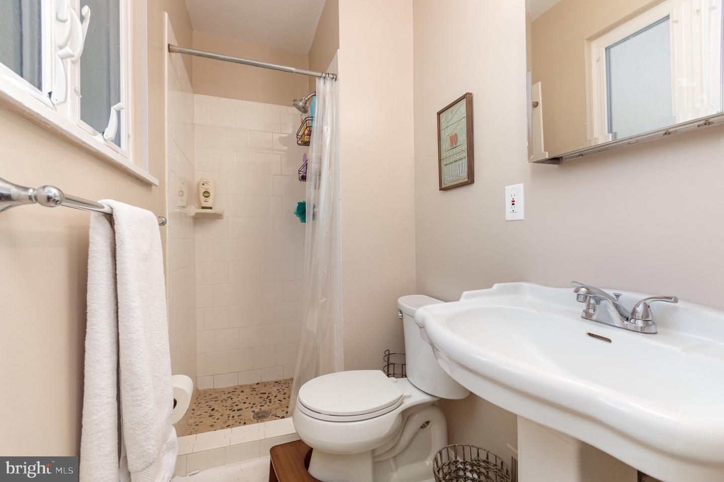 6208 REDWOOD LN, ALEXANDRIA, Virginia 22310, 5 Bedrooms Bedrooms, 11 Rooms Rooms,3 BathroomsBathrooms,Residential,For sale,6208 REDWOOD LN,VAFX2275388 MLS # VAFX2275388 6208 REDWOOD LN, ALEXANDRIA, Virginia 22310, 5 Bedrooms Bedrooms, 11 Rooms Rooms,3 BathroomsBathrooms,Residential,For sale,6208 REDWOOD LN,VAFX2275388 MLS # VAFX2275388
