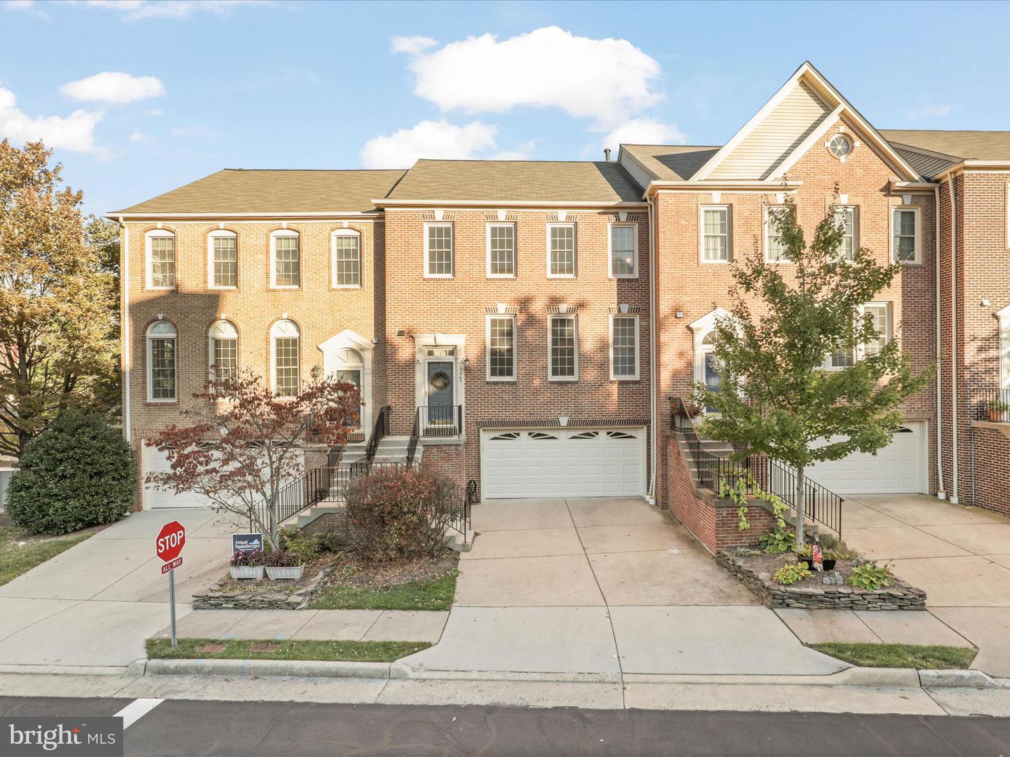 10465 COURTNEY DR, FAIRFAX, Virginia 22030, 3 Bedrooms Bedrooms, ,3 BathroomsBathrooms,Residential,For sale,10465 COURTNEY DR,VAFC2007228 MLS # VAFC2007228 10465 COURTNEY DR, FAIRFAX, Virginia 22030, 3 Bedrooms Bedrooms, ,3 BathroomsBathrooms,Residential,For sale,10465 COURTNEY DR,VAFC2007228 MLS # VAFC2007228