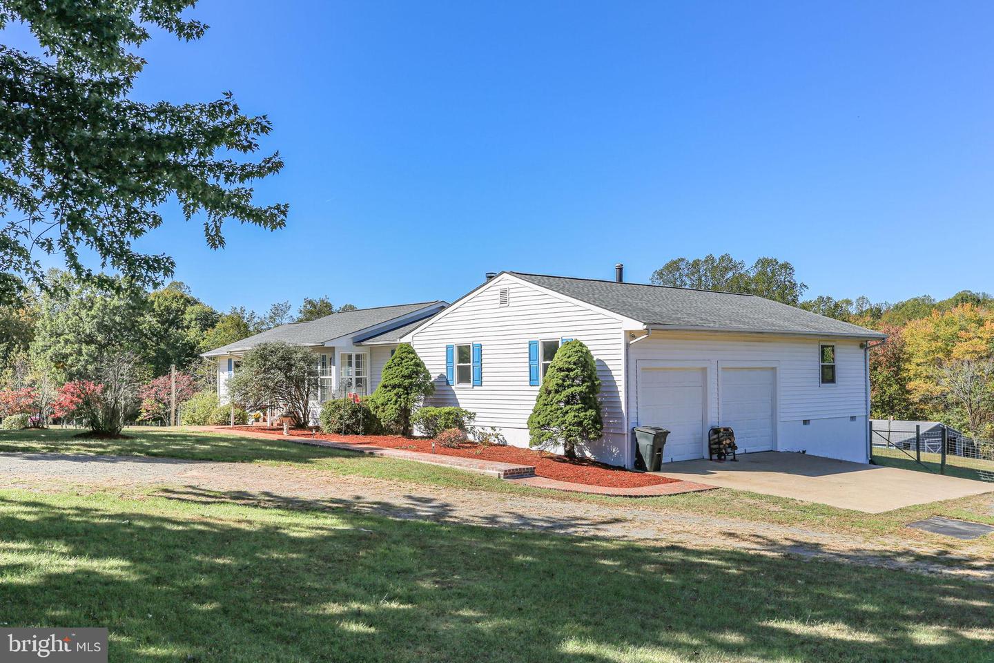 13206 GOLDEN DR, SUMERDUCK, Virginia 22742, 3 Bedrooms Bedrooms, 11 Rooms Rooms,2 BathroomsBathrooms,Residential,For sale,13206 GOLDEN DR,VAFQ2019464 MLS # VAFQ2019464