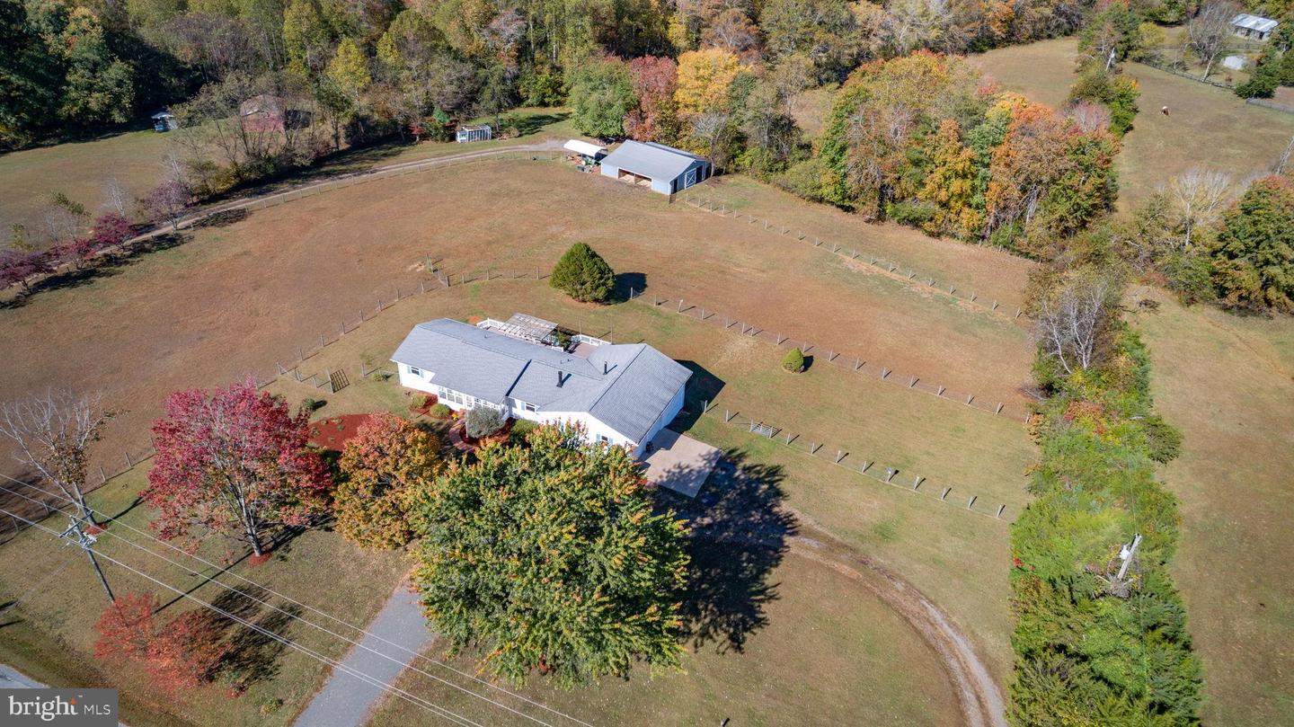 13206 GOLDEN DR, SUMERDUCK, Virginia 22742, 3 Bedrooms Bedrooms, 11 Rooms Rooms,2 BathroomsBathrooms,Residential,For sale,13206 GOLDEN DR,VAFQ2019464 MLS # VAFQ2019464