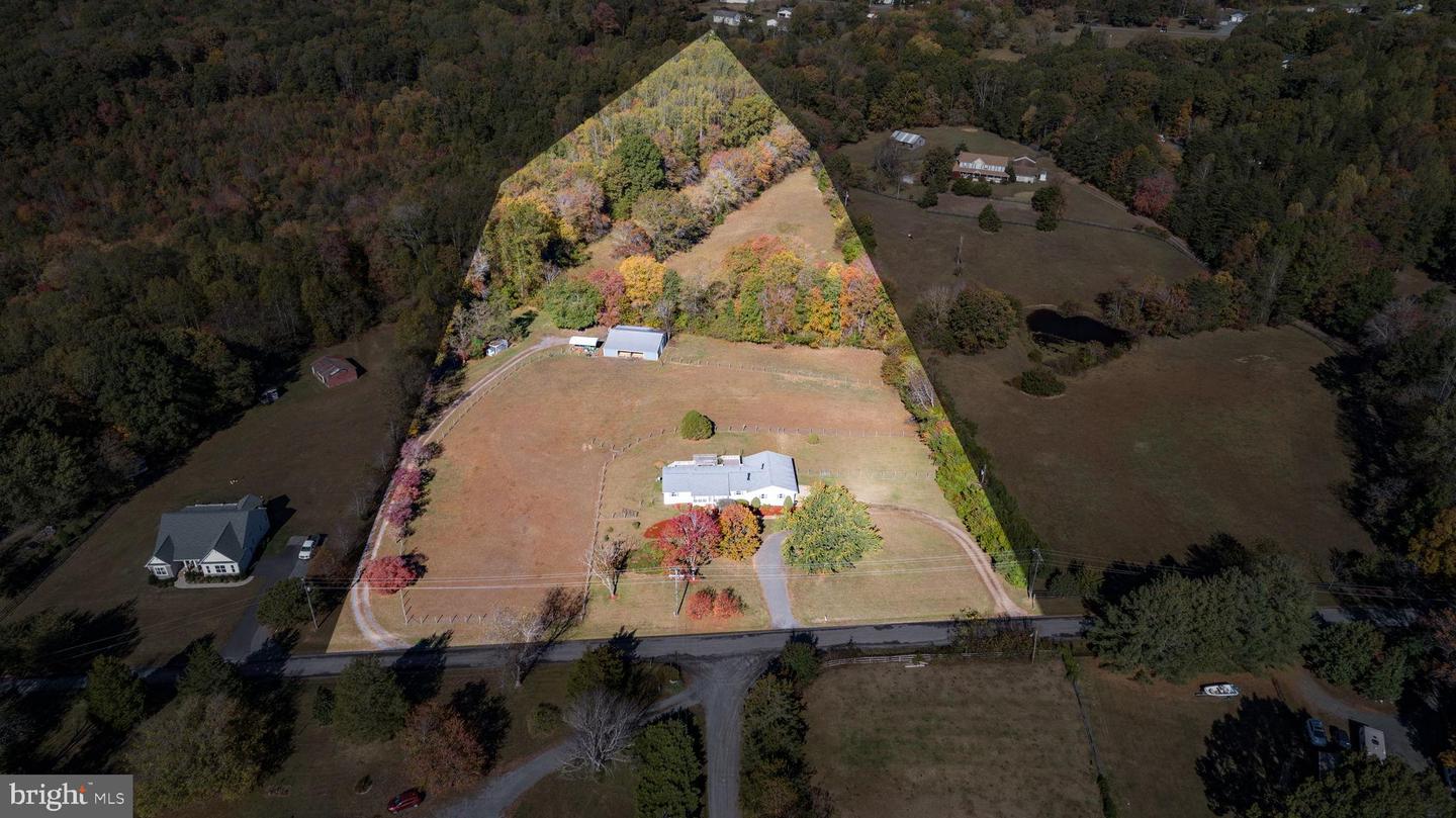 13206 GOLDEN DR, SUMERDUCK, Virginia 22742, 3 Bedrooms Bedrooms, 11 Rooms Rooms,2 BathroomsBathrooms,Residential,For sale,13206 GOLDEN DR,VAFQ2019464 MLS # VAFQ2019464