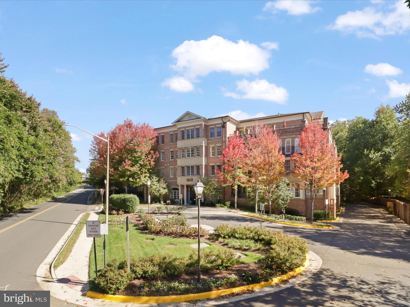 1781 CHAIN BRIDGE RD #303, MCLEAN, Virginia 22102, 2 Bedrooms Bedrooms, ,2 BathroomsBathrooms,Residential,For sale,1781 CHAIN BRIDGE RD #303,VAFX2275568 MLS # VAFX2275568 1781 CHAIN BRIDGE RD #303, MCLEAN, Virginia 22102, 2 Bedrooms Bedrooms, ,2 BathroomsBathrooms,Residential,For sale,1781 CHAIN BRIDGE RD #303,VAFX2275568 MLS # VAFX2275568