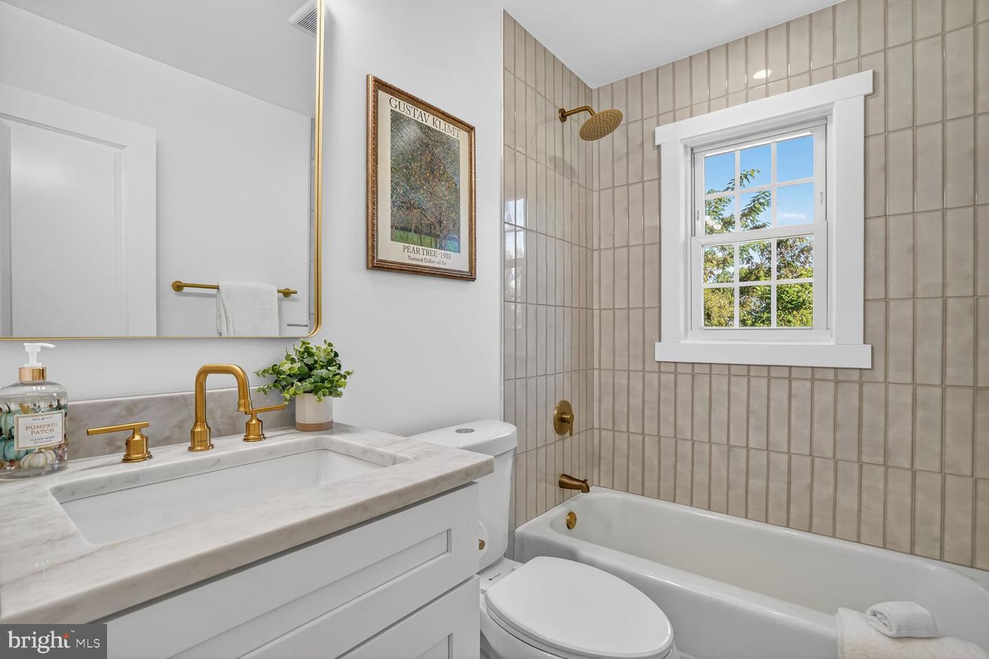 8915 SYLVANIA ST, LORTON, Virginia 22079, 4 Bedrooms Bedrooms, ,2 BathroomsBathrooms,Residential,For sale,8915 SYLVANIA ST,VAFX2275598 MLS # VAFX2275598