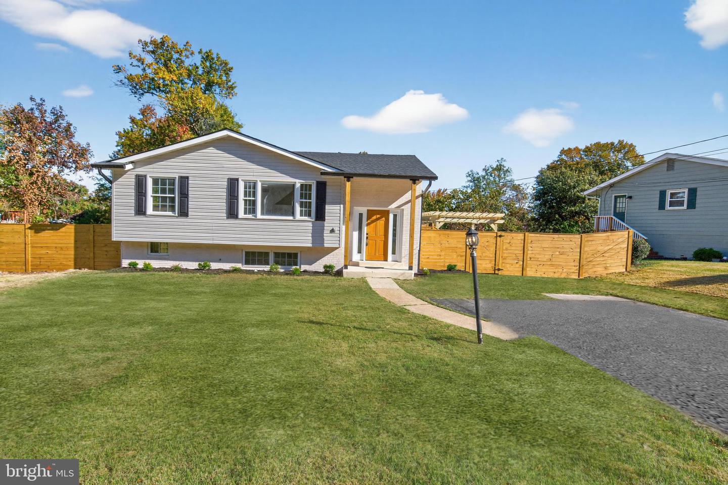 8915 SYLVANIA ST, LORTON, Virginia 22079, 4 Bedrooms Bedrooms, ,2 BathroomsBathrooms,Residential,For sale,8915 SYLVANIA ST,VAFX2275598 MLS # VAFX2275598