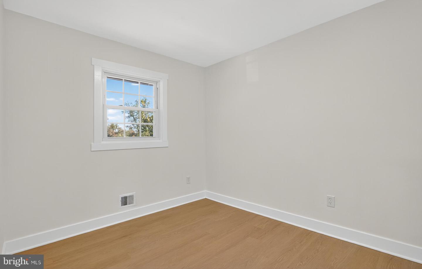 8915 SYLVANIA ST, LORTON, Virginia 22079, 4 Bedrooms Bedrooms, ,2 BathroomsBathrooms,Residential,For sale,8915 SYLVANIA ST,VAFX2275598 MLS # VAFX2275598