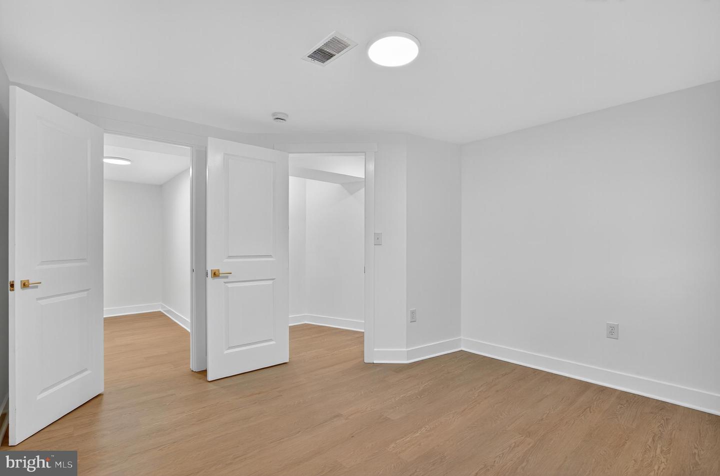 8915 SYLVANIA ST, LORTON, Virginia 22079, 4 Bedrooms Bedrooms, ,2 BathroomsBathrooms,Residential,For sale,8915 SYLVANIA ST,VAFX2275598 MLS # VAFX2275598