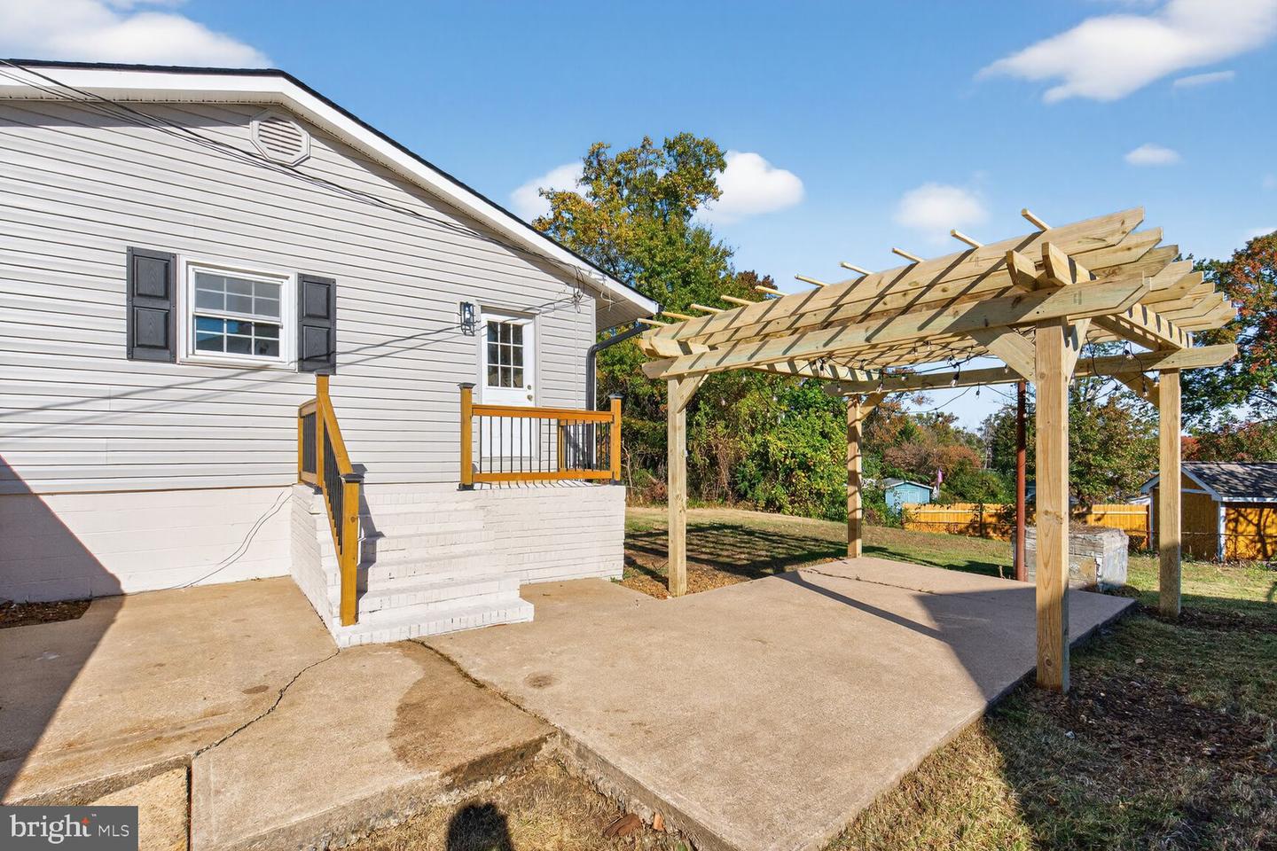 8915 SYLVANIA ST, LORTON, Virginia 22079, 4 Bedrooms Bedrooms, ,2 BathroomsBathrooms,Residential,For sale,8915 SYLVANIA ST,VAFX2275598 MLS # VAFX2275598