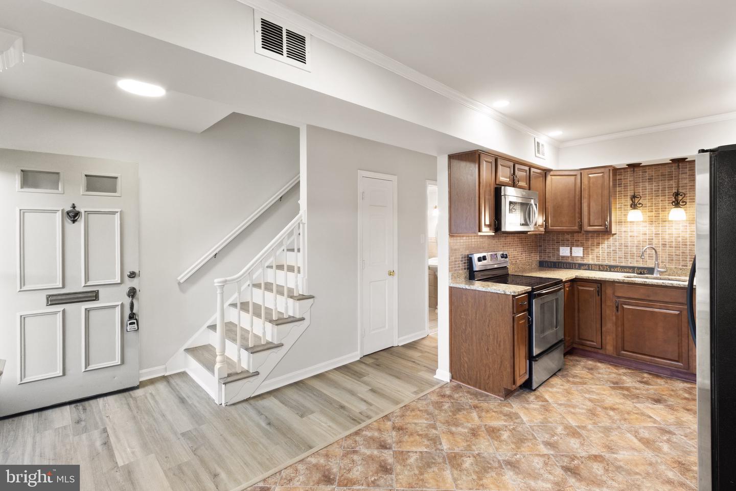 8519 WESTOVER CT #763, SPRINGFIELD, Virginia 22152, 2 Bedrooms Bedrooms, ,1 BathroomBathrooms,Residential,For sale,8519 WESTOVER CT #763,VAFX2275604 MLS # VAFX2275604