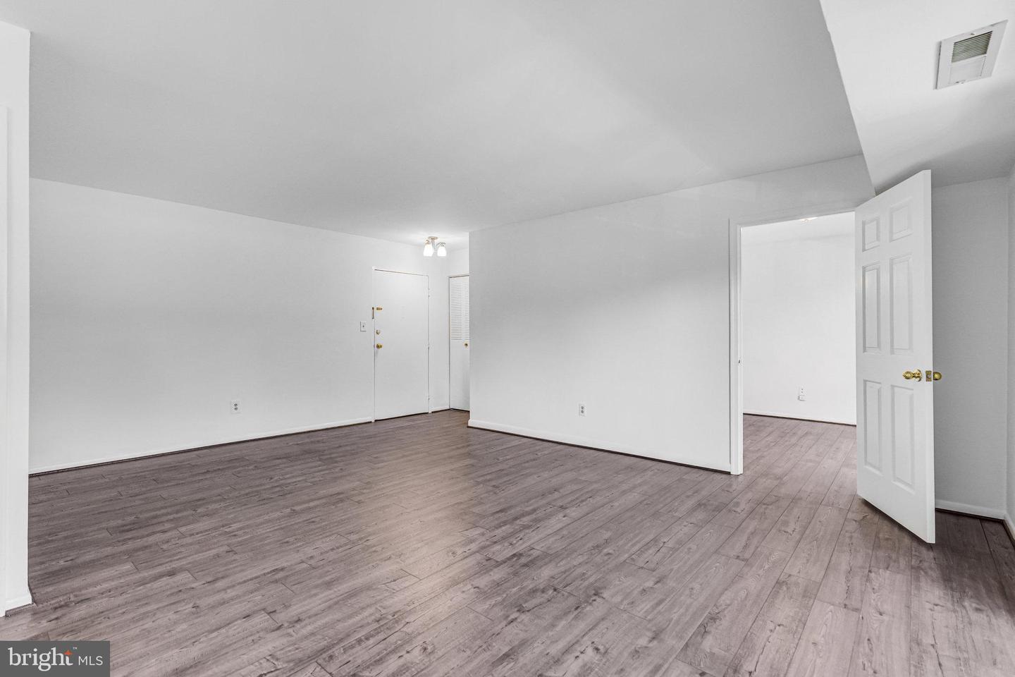 6137 LEESBURG PIKE #406, FALLS CHURCH, Virginia 22041, 1 Bedroom Bedrooms, ,1 BathroomBathrooms,Residential,For sale,6137 LEESBURG PIKE #406,VAFX2275686 MLS # VAFX2275686 6137 LEESBURG PIKE #406, FALLS CHURCH, Virginia 22041, 1 Bedroom Bedrooms, ,1 BathroomBathrooms,Residential,For sale,6137 LEESBURG PIKE #406,VAFX2275686 MLS # VAFX2275686