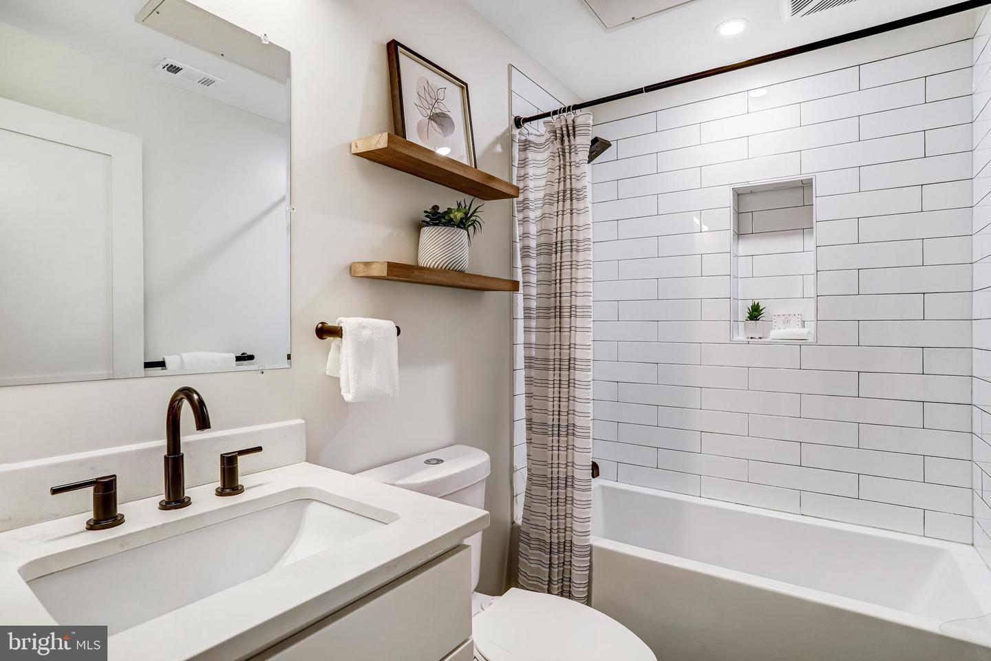 1505 K ST SE #2, WASHINGTON, District Of Columbia 20003, 2 Bedrooms Bedrooms, ,2 BathroomsBathrooms,Residential,For sale,1505 K ST SE #2,DCDC2228336 MLS # DCDC2228336 1505 K ST SE #2, WASHINGTON, District Of Columbia 20003, 2 Bedrooms Bedrooms, ,2 BathroomsBathrooms,Residential,For sale,1505 K ST SE #2,DCDC2228336 MLS # DCDC2228336
