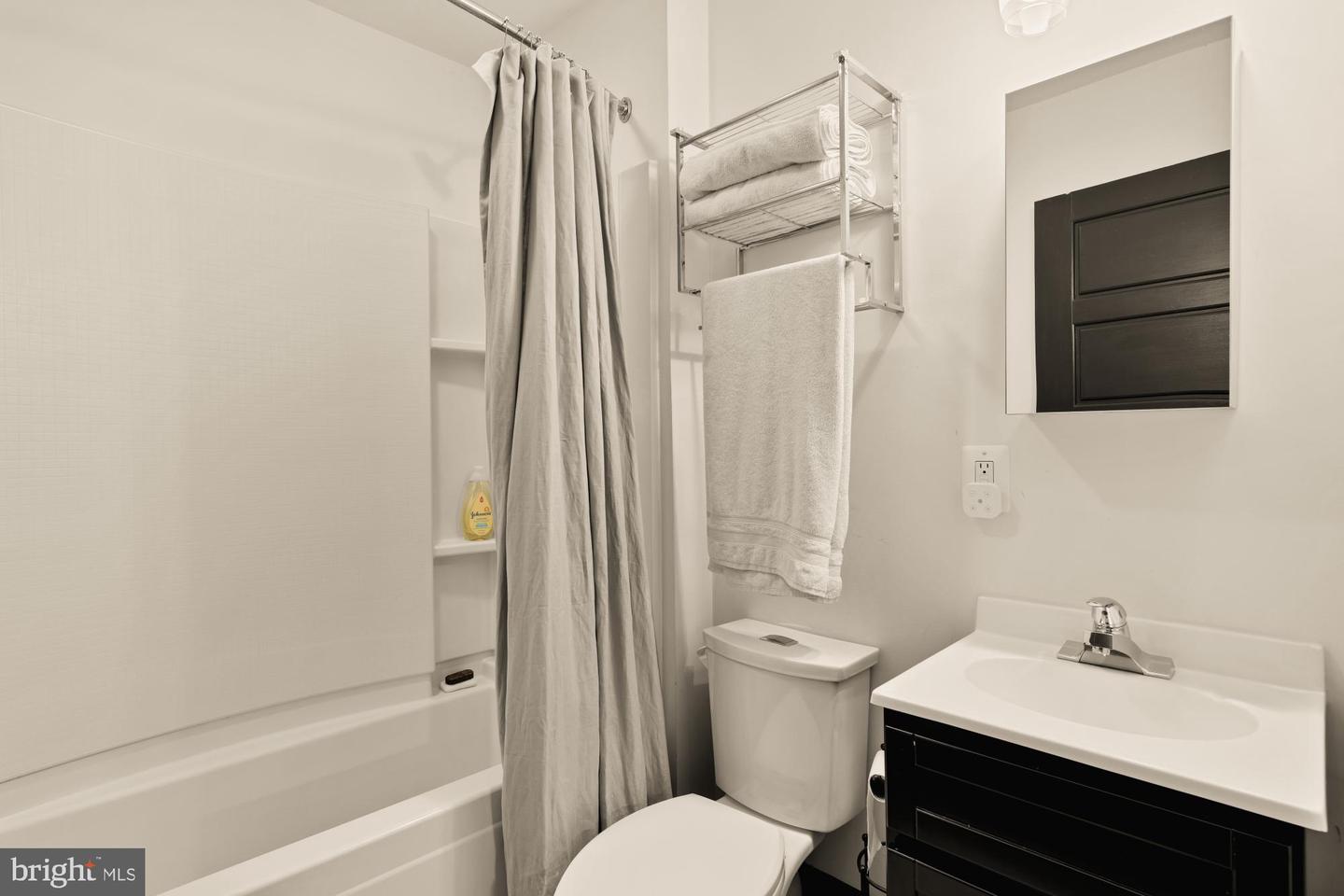 951 14TH ST SE, WASHINGTON, District Of Columbia 20003, 5 Bedrooms Bedrooms, 14 Rooms Rooms,5 BathroomsBathrooms,Residential,For sale,951 14TH ST SE,DCDC2228454 MLS # DCDC2228454 951 14TH ST SE, WASHINGTON, District Of Columbia 20003, 5 Bedrooms Bedrooms, 14 Rooms Rooms,5 BathroomsBathrooms,Residential,For sale,951 14TH ST SE,DCDC2228454 MLS # DCDC2228454
