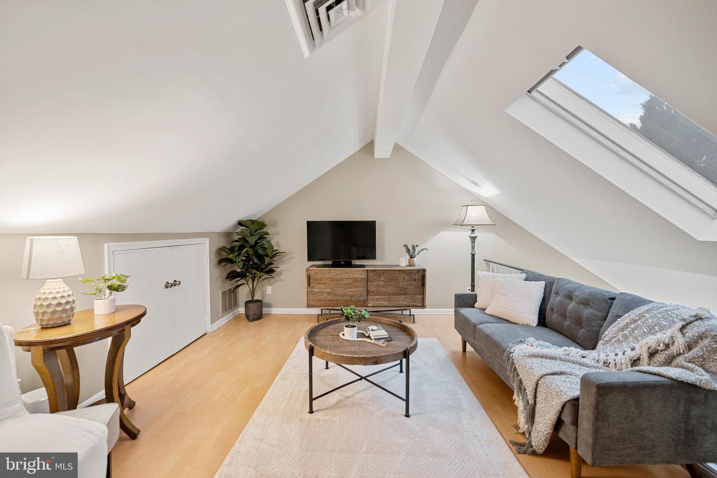 1403 E ABINGDON DR #6, ALEXANDRIA, Virginia 22314, 2 Bedrooms Bedrooms, ,1 BathroomBathrooms,Residential,For sale,1403 E ABINGDON DR #6,VAAX2051134 MLS # VAAX2051134 1403 E ABINGDON DR #6, ALEXANDRIA, Virginia 22314, 2 Bedrooms Bedrooms, ,1 BathroomBathrooms,Residential,For sale,1403 E ABINGDON DR #6,VAAX2051134 MLS # VAAX2051134