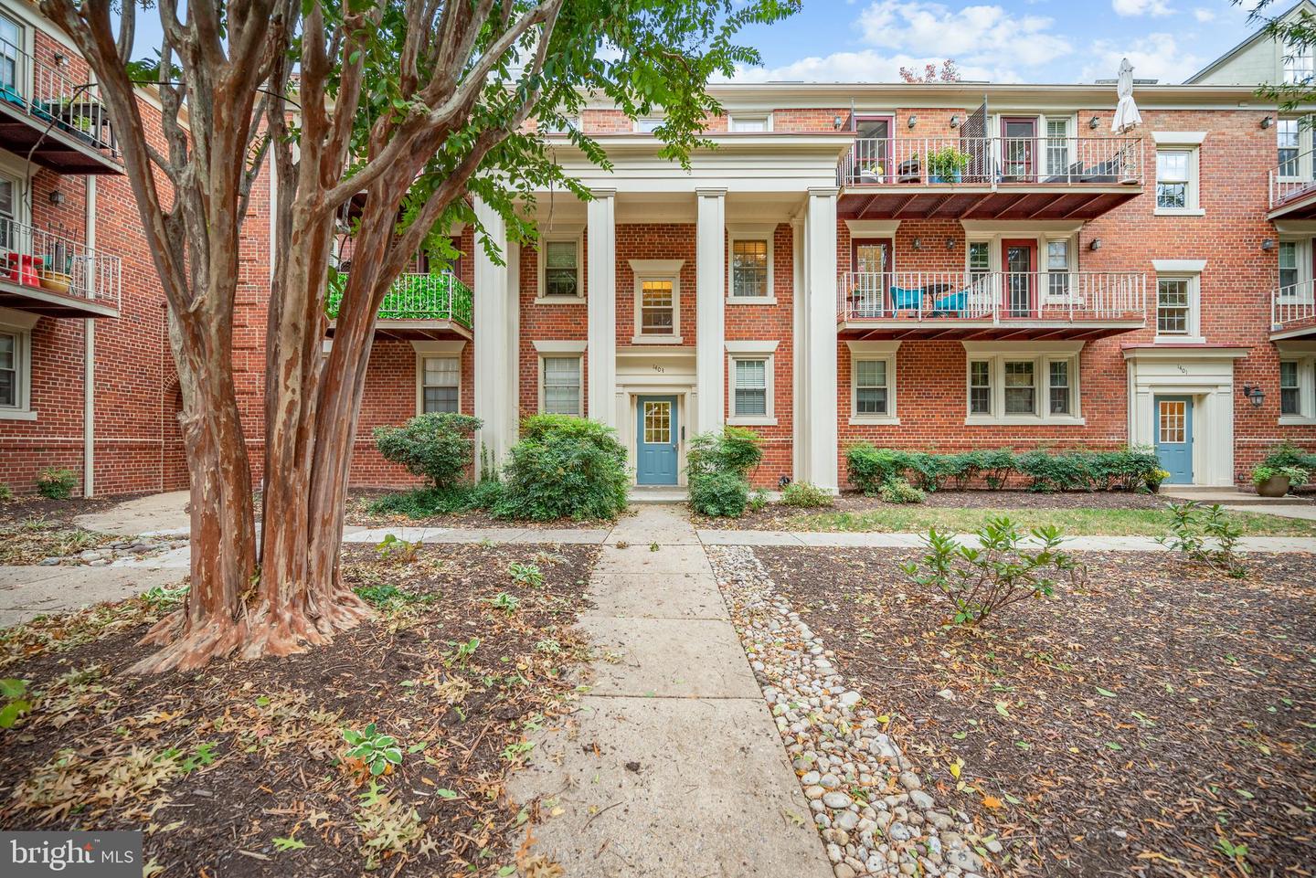 1403 E ABINGDON DR #6, ALEXANDRIA, Virginia 22314, 2 Bedrooms Bedrooms, ,1 BathroomBathrooms,Residential,For sale,1403 E ABINGDON DR #6,VAAX2051134 MLS # VAAX2051134 1403 E ABINGDON DR #6, ALEXANDRIA, Virginia 22314, 2 Bedrooms Bedrooms, ,1 BathroomBathrooms,Residential,For sale,1403 E ABINGDON DR #6,VAAX2051134 MLS # VAAX2051134