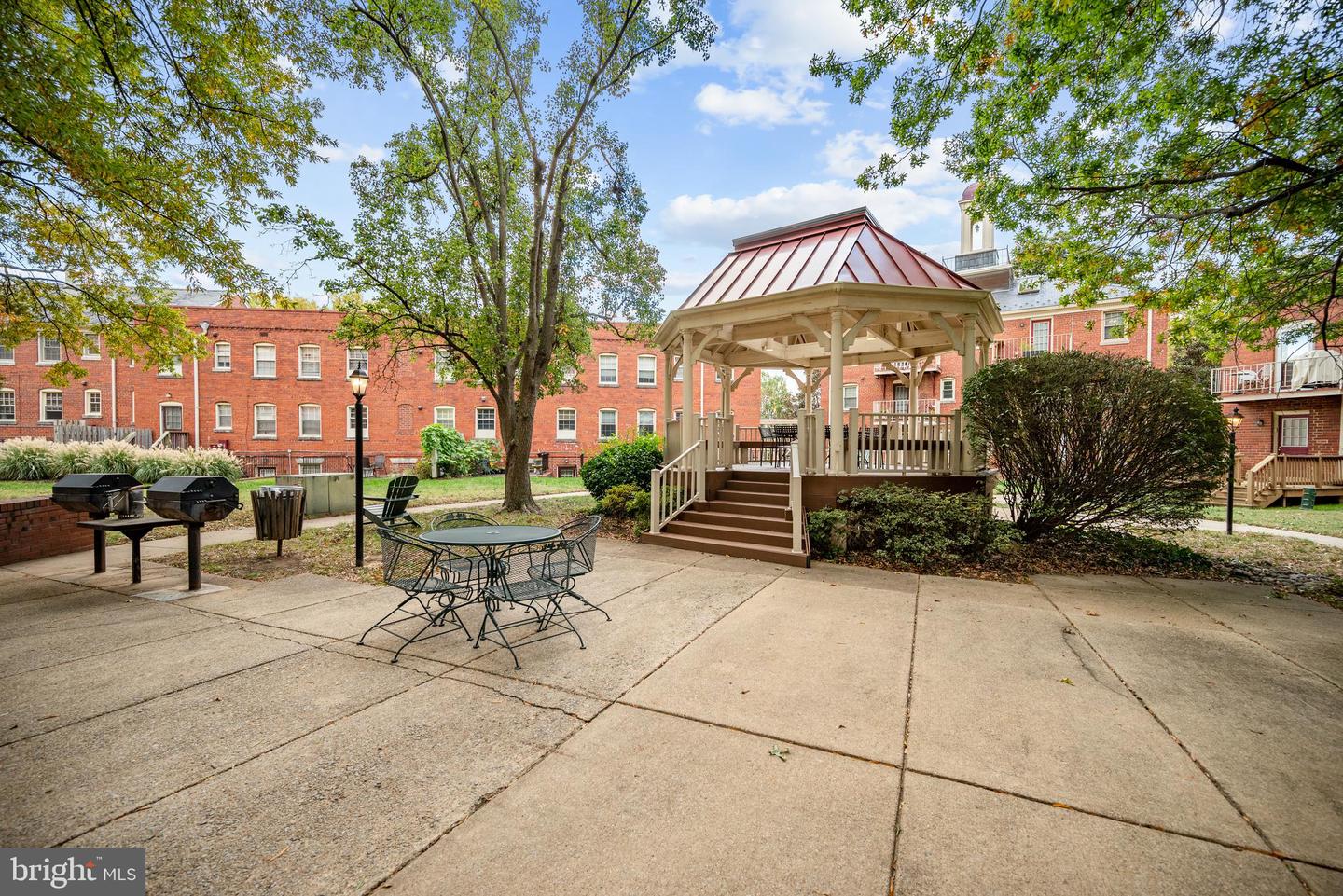 1403 E ABINGDON DR #6, ALEXANDRIA, Virginia 22314, 2 Bedrooms Bedrooms, ,1 BathroomBathrooms,Residential,For sale,1403 E ABINGDON DR #6,VAAX2051134 MLS # VAAX2051134 1403 E ABINGDON DR #6, ALEXANDRIA, Virginia 22314, 2 Bedrooms Bedrooms, ,1 BathroomBathrooms,Residential,For sale,1403 E ABINGDON DR #6,VAAX2051134 MLS # VAAX2051134