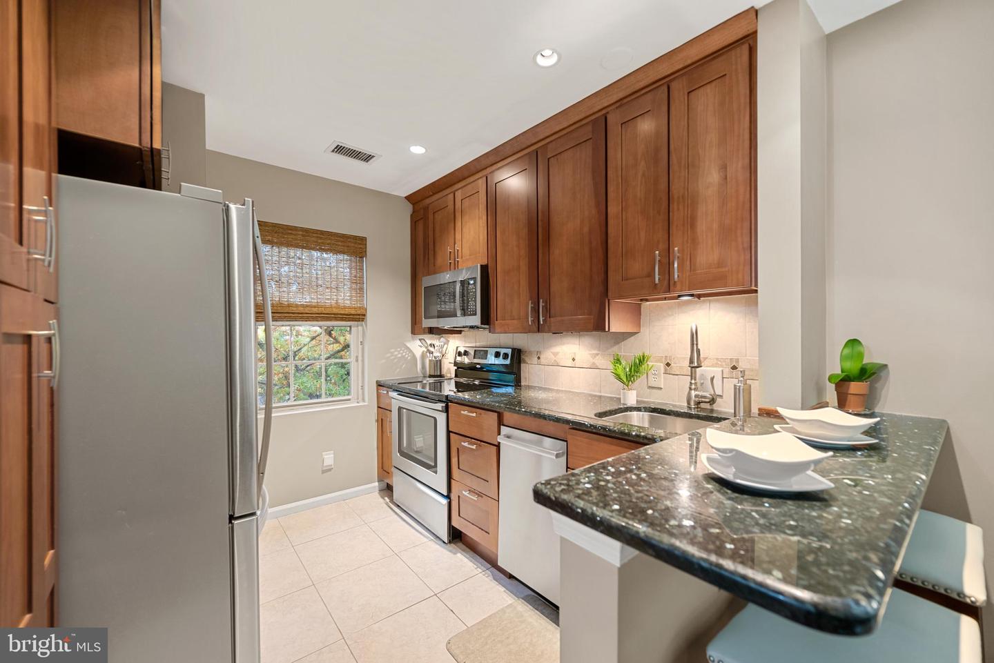 1403 E ABINGDON DR #6, ALEXANDRIA, Virginia 22314, 2 Bedrooms Bedrooms, ,1 BathroomBathrooms,Residential,For sale,1403 E ABINGDON DR #6,VAAX2051134 MLS # VAAX2051134 1403 E ABINGDON DR #6, ALEXANDRIA, Virginia 22314, 2 Bedrooms Bedrooms, ,1 BathroomBathrooms,Residential,For sale,1403 E ABINGDON DR #6,VAAX2051134 MLS # VAAX2051134
