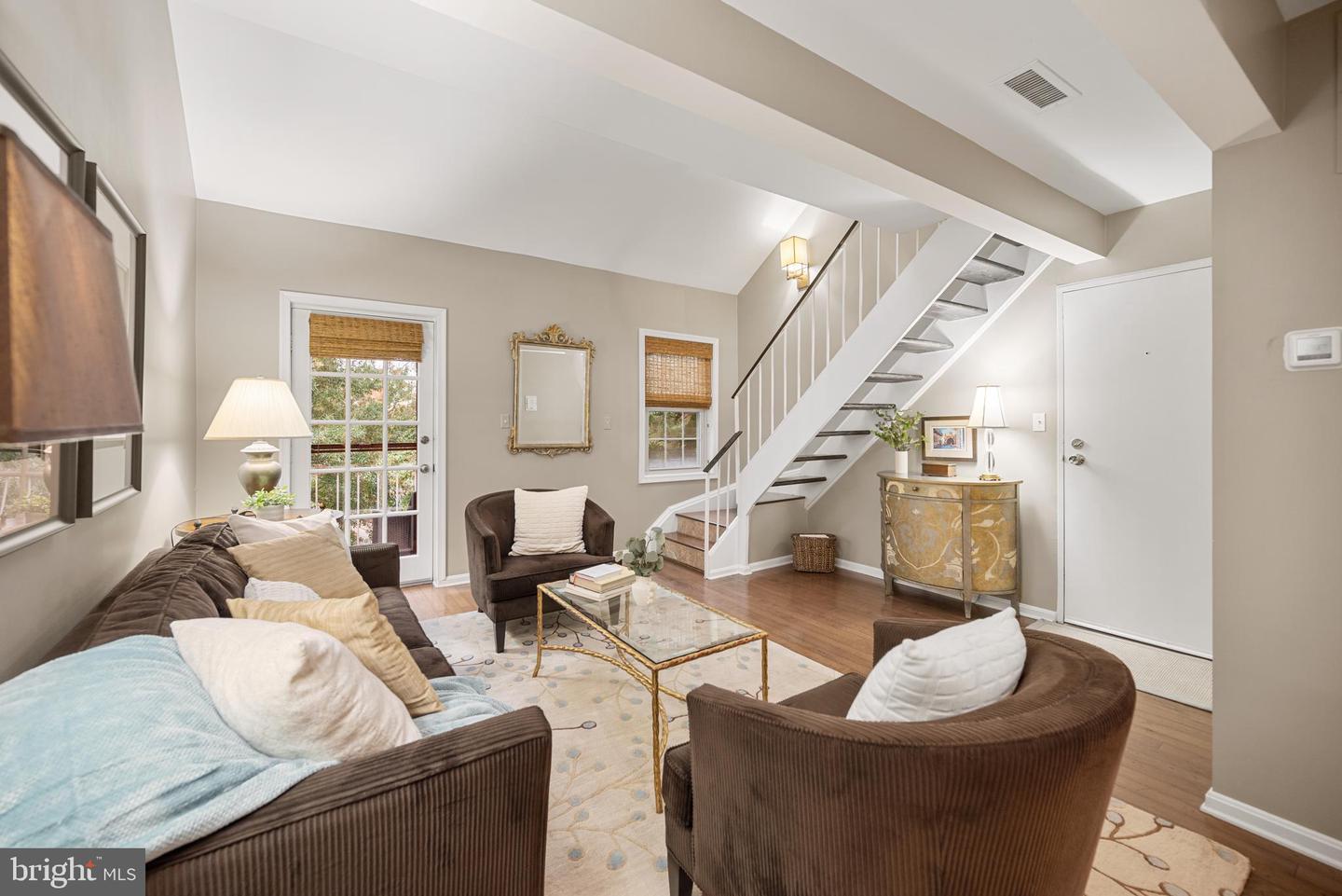 1403 E ABINGDON DR #6, ALEXANDRIA, Virginia 22314, 2 Bedrooms Bedrooms, ,1 BathroomBathrooms,Residential,For sale,1403 E ABINGDON DR #6,VAAX2051134 MLS # VAAX2051134 1403 E ABINGDON DR #6, ALEXANDRIA, Virginia 22314, 2 Bedrooms Bedrooms, ,1 BathroomBathrooms,Residential,For sale,1403 E ABINGDON DR #6,VAAX2051134 MLS # VAAX2051134