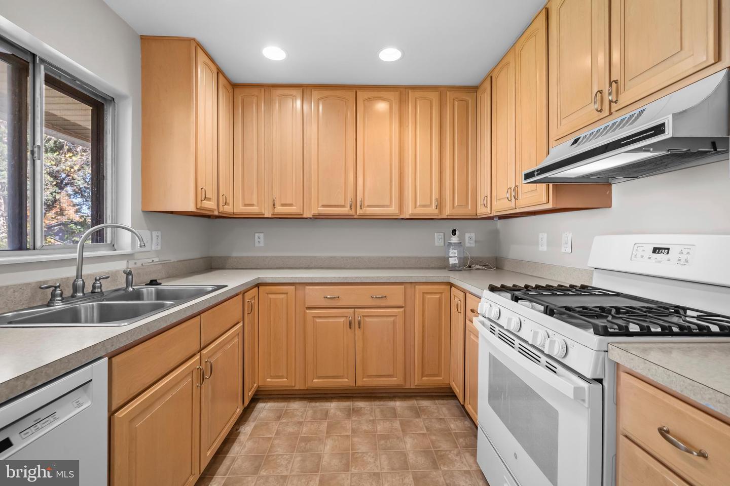 415 VIRGINIA AVE, HERNDON, Virginia 20170, 4 Bedrooms Bedrooms, ,1 BathroomBathrooms,Residential,For sale,415 VIRGINIA AVE,VAFX2275770 MLS # VAFX2275770 415 VIRGINIA AVE, HERNDON, Virginia 20170, 4 Bedrooms Bedrooms, ,1 BathroomBathrooms,Residential,For sale,415 VIRGINIA AVE,VAFX2275770 MLS # VAFX2275770