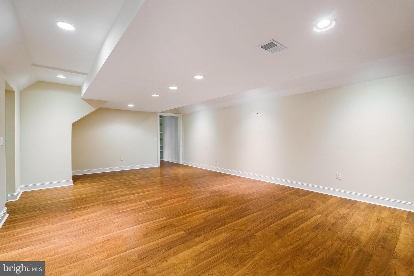 121 CLAREMONT AVE, ROCKINGHAM, Virginia 22801, 4 Bedrooms Bedrooms, ,3 BathroomsBathrooms,Residential,For sale,121 CLAREMONT AVE,VARO2002662 MLS # VARO2002662 121 CLAREMONT AVE, ROCKINGHAM, Virginia 22801, 4 Bedrooms Bedrooms, ,3 BathroomsBathrooms,Residential,For sale,121 CLAREMONT AVE,VARO2002662 MLS # VARO2002662