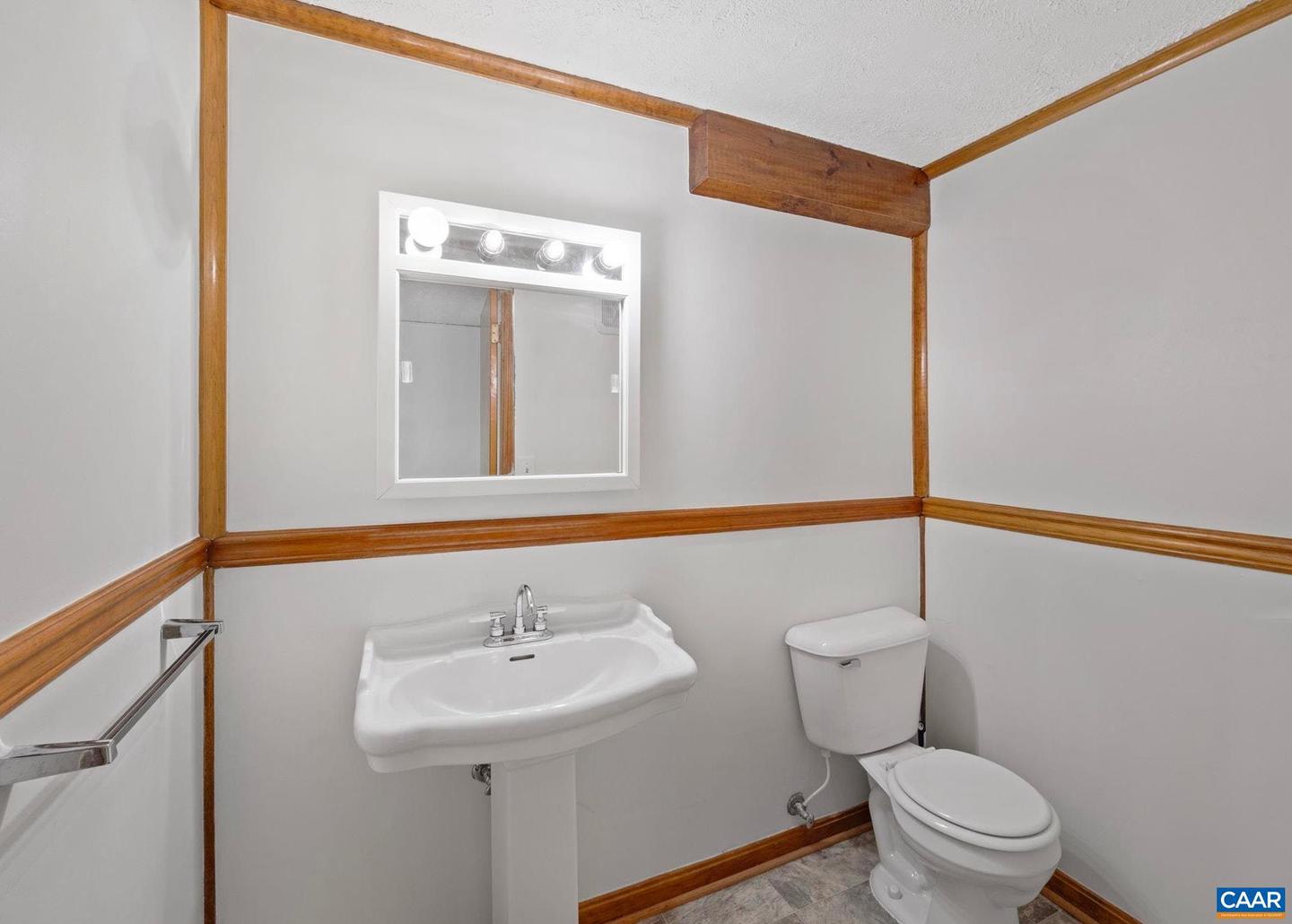 604 SHAMROCK RD, CHARLOTTESVILLE, Virginia 22903, 3 Bedrooms Bedrooms, ,1 BathroomBathrooms,Residential,For sale,604 SHAMROCK RD,670372 MLS # 670372 604 SHAMROCK RD, CHARLOTTESVILLE, Virginia 22903, 3 Bedrooms Bedrooms, ,1 BathroomBathrooms,Residential,For sale,604 SHAMROCK RD,670372 MLS # 670372