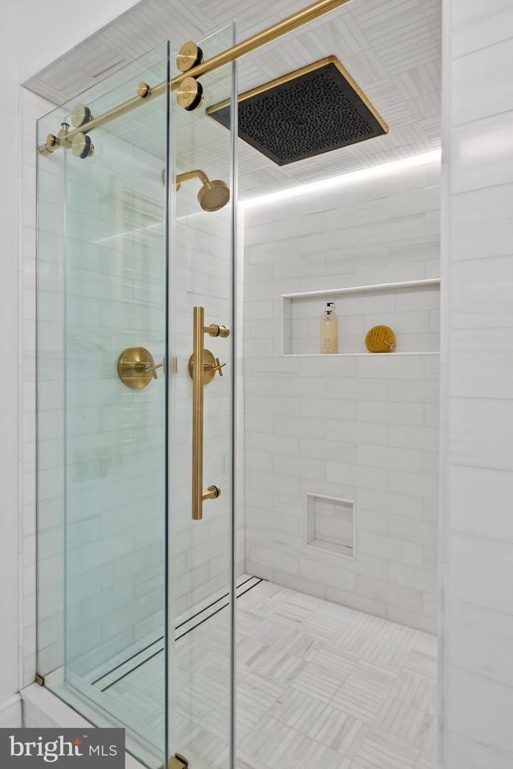411 S SAINT ASAPH ST, ALEXANDRIA, Virginia 22314, 5 Bedrooms Bedrooms, ,3 BathroomsBathrooms,Residential,For sale,411 S SAINT ASAPH ST,VAAX2051174 MLS # VAAX2051174
