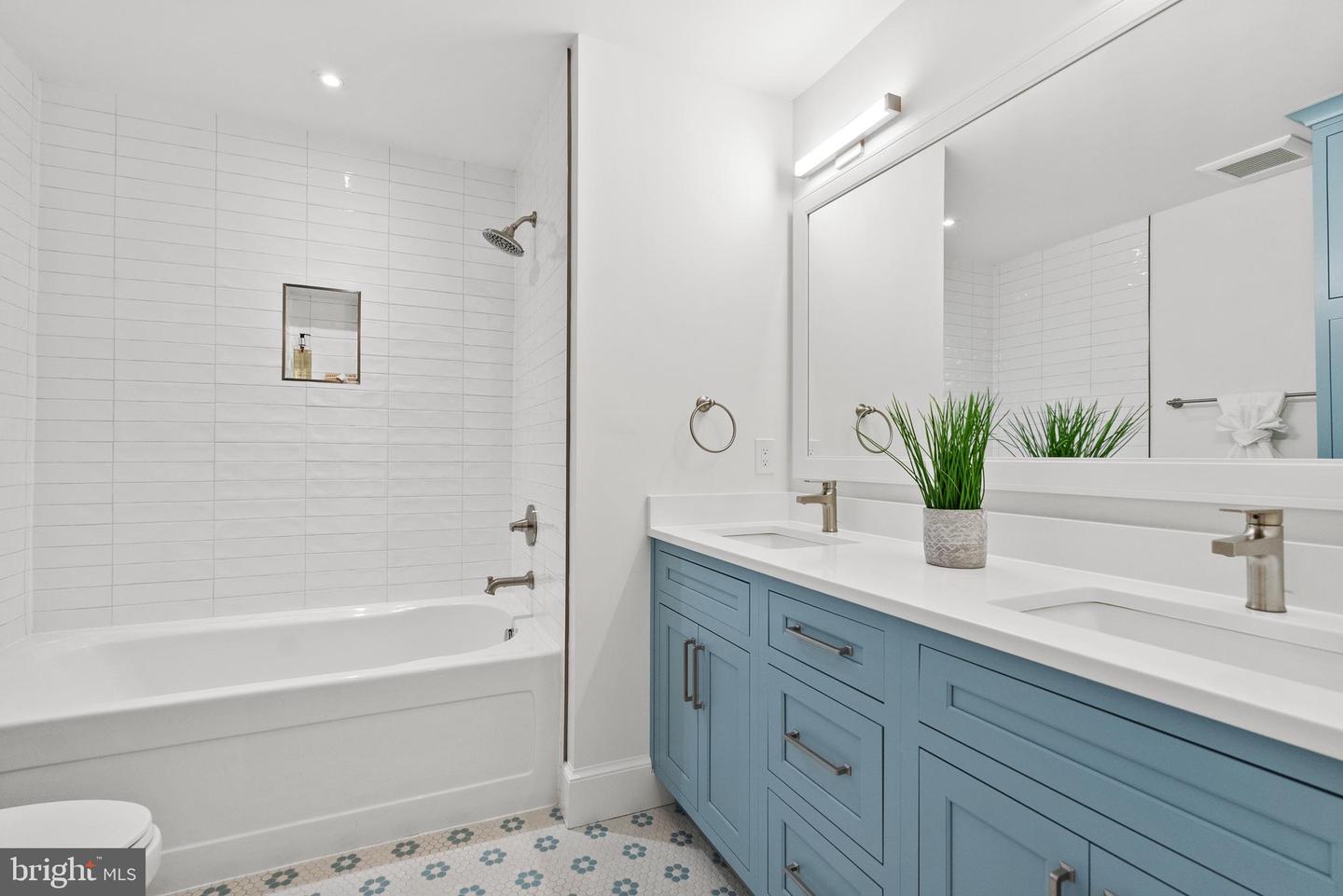 411 S SAINT ASAPH ST, ALEXANDRIA, Virginia 22314, 5 Bedrooms Bedrooms, ,3 BathroomsBathrooms,Residential,For sale,411 S SAINT ASAPH ST,VAAX2051174 MLS # VAAX2051174