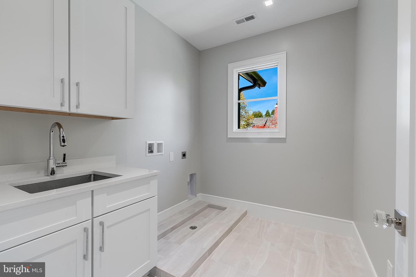 4102 18TH RD N, ARLINGTON, Virginia 22207, 6 Bedrooms Bedrooms, ,6 BathroomsBathrooms,Residential,For sale,4102 18TH RD N,VAAR2058300 MLS # VAAR2058300 4102 18TH RD N, ARLINGTON, Virginia 22207, 6 Bedrooms Bedrooms, ,6 BathroomsBathrooms,Residential,For sale,4102 18TH RD N,VAAR2058300 MLS # VAAR2058300