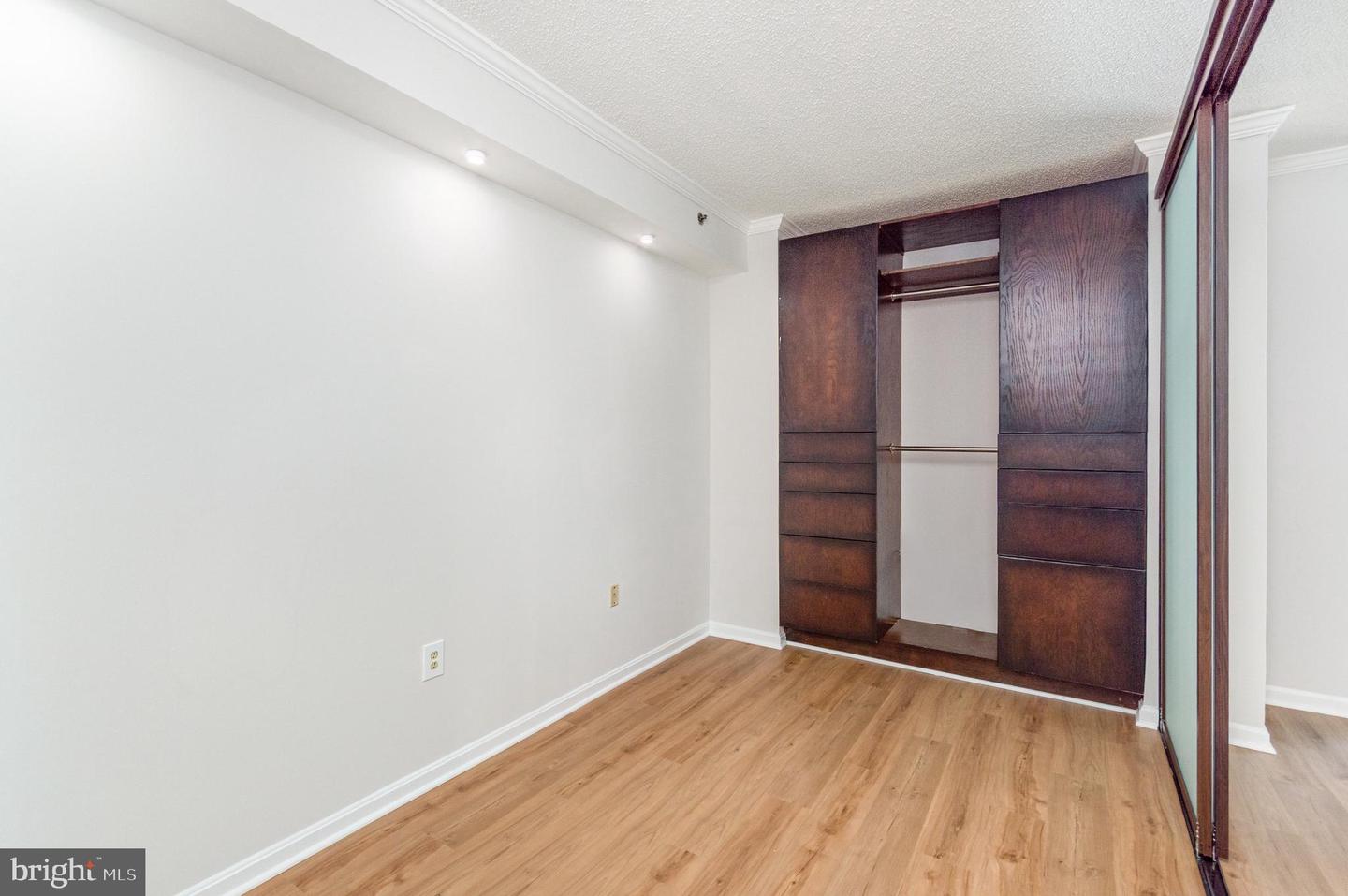 1211 S EADS ST #307, ARLINGTON, Virginia 22202, 1 Bedroom Bedrooms, ,1 BathroomBathrooms,Residential,For sale,1211 S EADS ST #307,VAAR2061694 MLS # VAAR2061694