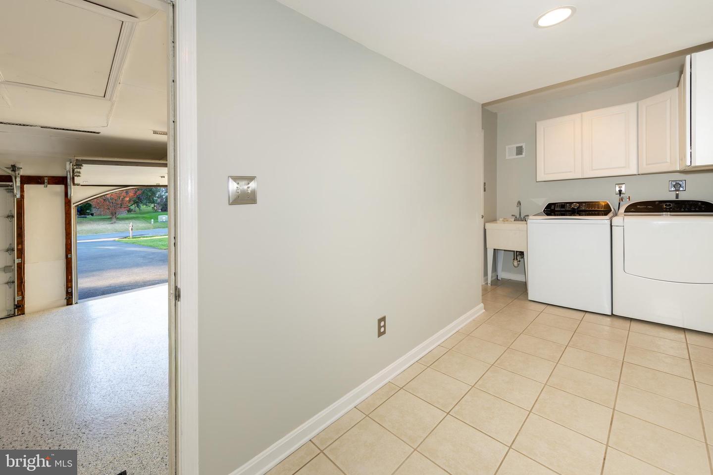 9705 RAMBLING RIDGE CT, FAIRFAX STATION, Virginia 22039, 5 Bedrooms Bedrooms, ,4 BathroomsBathrooms,Residential,For sale,9705 RAMBLING RIDGE CT,VAFX2262738 MLS # VAFX2262738 9705 RAMBLING RIDGE CT, FAIRFAX STATION, Virginia 22039, 5 Bedrooms Bedrooms, ,4 BathroomsBathrooms,Residential,For sale,9705 RAMBLING RIDGE CT,VAFX2262738 MLS # VAFX2262738