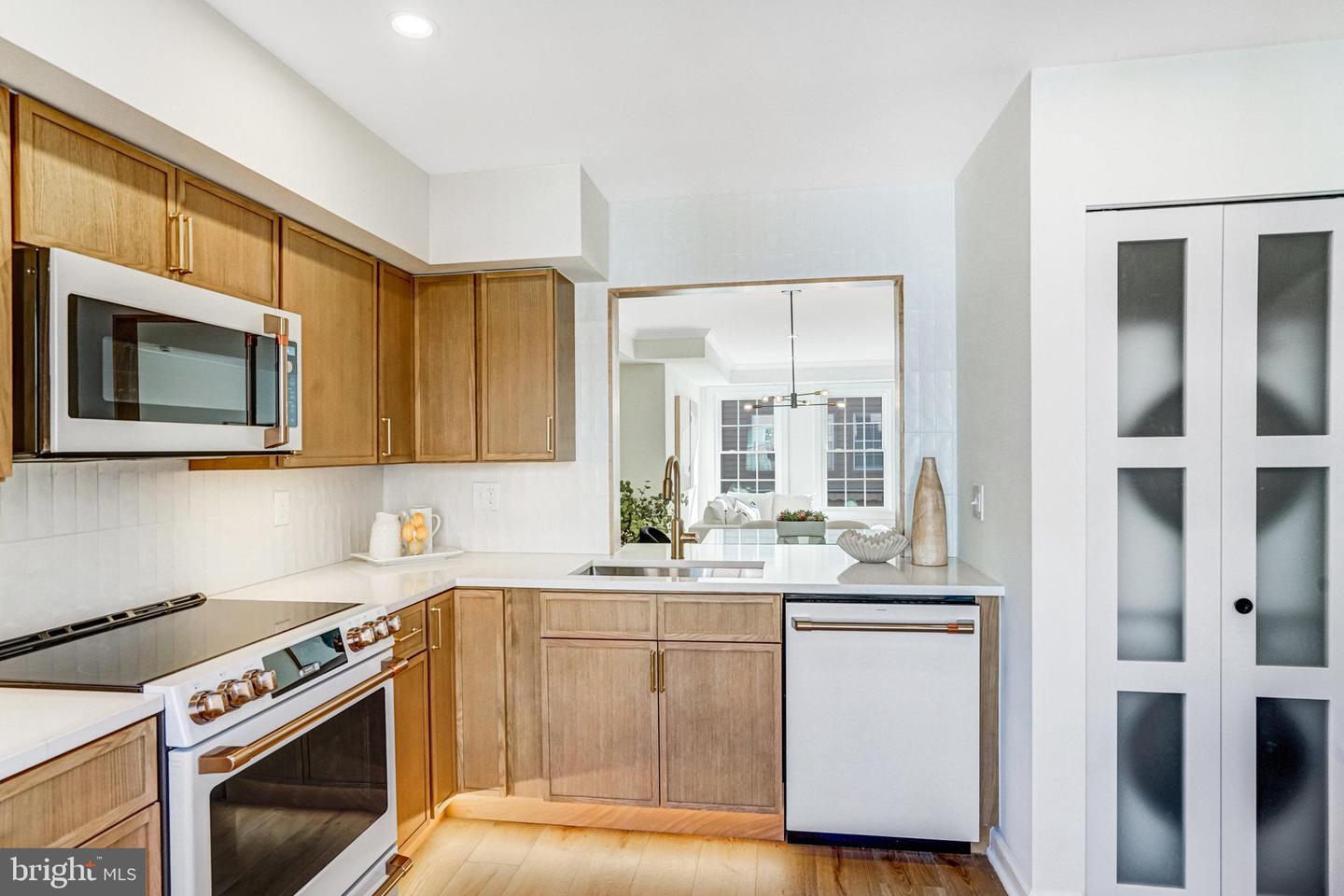 1205 MADISON ST, ALEXANDRIA, Virginia 22314, 2 Bedrooms Bedrooms, ,2 BathroomsBathrooms,Residential,For sale,1205 MADISON ST,VAAX2048566 MLS # VAAX2048566 1205 MADISON ST, ALEXANDRIA, Virginia 22314, 2 Bedrooms Bedrooms, ,2 BathroomsBathrooms,Residential,For sale,1205 MADISON ST,VAAX2048566 MLS # VAAX2048566