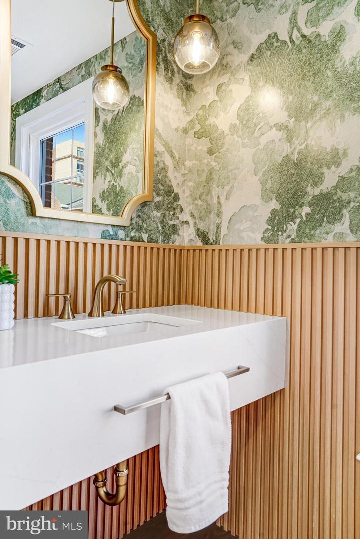 1205 MADISON ST, ALEXANDRIA, Virginia 22314, 2 Bedrooms Bedrooms, ,2 BathroomsBathrooms,Residential,For sale,1205 MADISON ST,VAAX2048566 MLS # VAAX2048566 1205 MADISON ST, ALEXANDRIA, Virginia 22314, 2 Bedrooms Bedrooms, ,2 BathroomsBathrooms,Residential,For sale,1205 MADISON ST,VAAX2048566 MLS # VAAX2048566