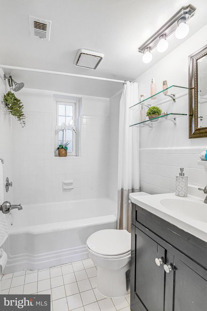 2106 N SCOTT ST #40, ARLINGTON, Virginia 22209, 1 Bedroom Bedrooms, 4 Rooms Rooms,1 BathroomBathrooms,Residential,For sale,2106 N SCOTT ST #40,VAAR2062776 MLS # VAAR2062776 2106 N SCOTT ST #40, ARLINGTON, Virginia 22209, 1 Bedroom Bedrooms, 4 Rooms Rooms,1 BathroomBathrooms,Residential,For sale,2106 N SCOTT ST #40,VAAR2062776 MLS # VAAR2062776